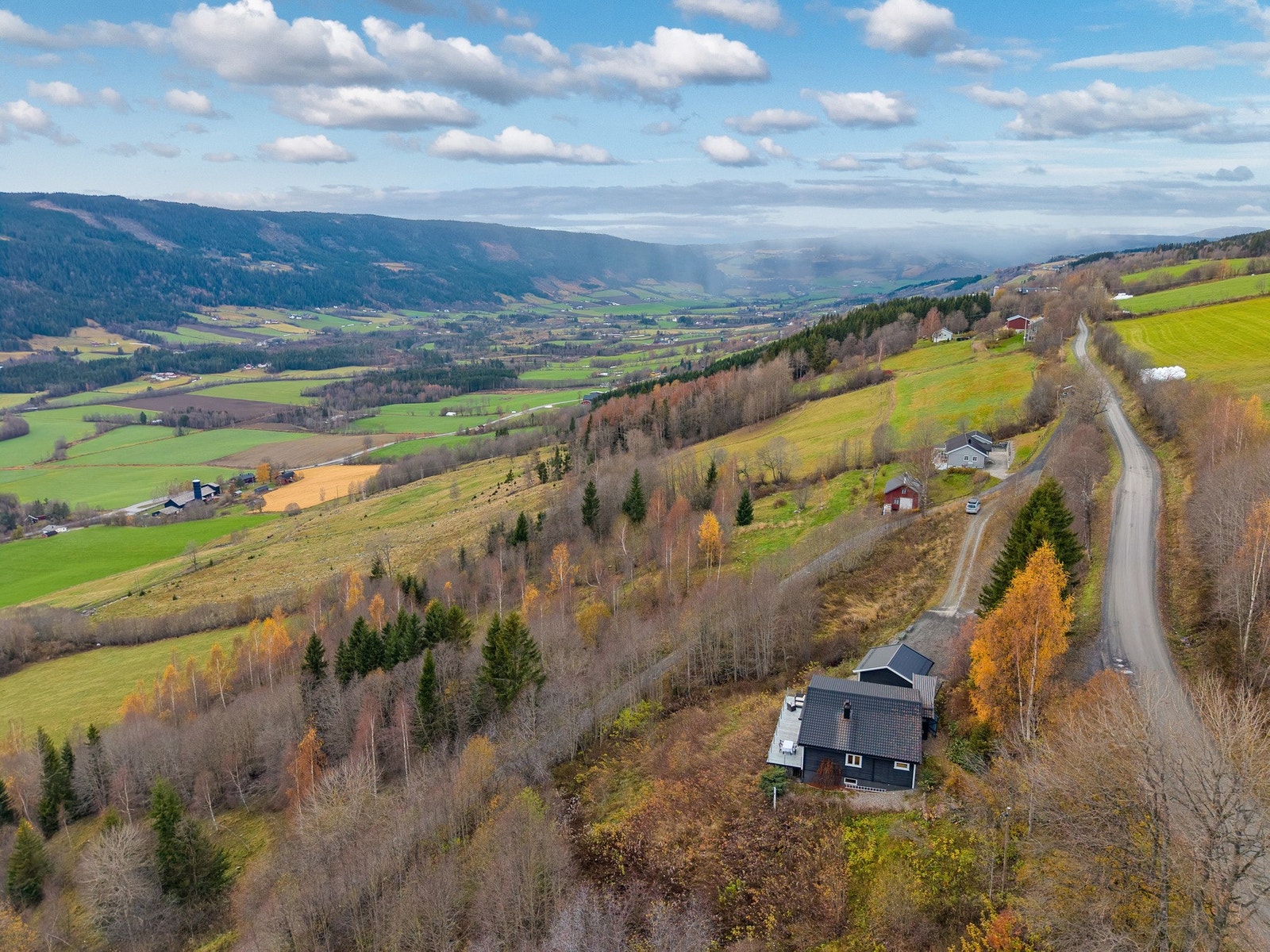 Stor tomt på ca. 7 mål. Galleribilde
