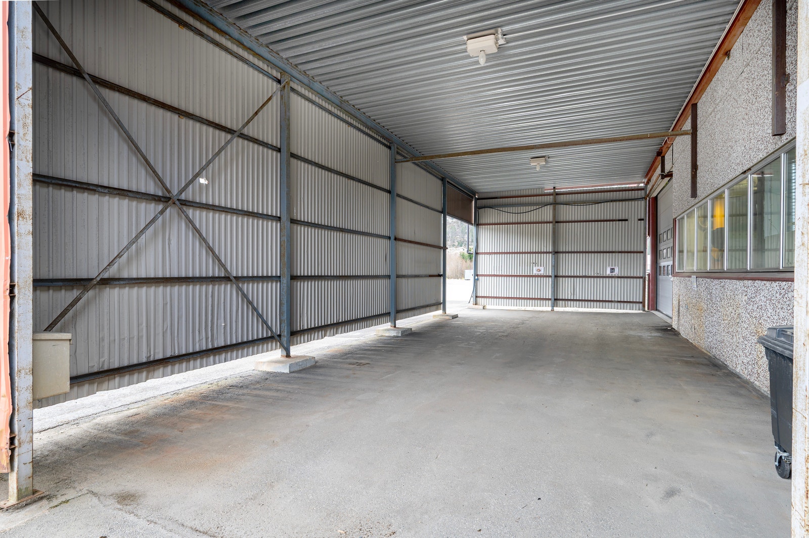 Varemottak med overbygg i tilknytning til hall 2 Galleribilde