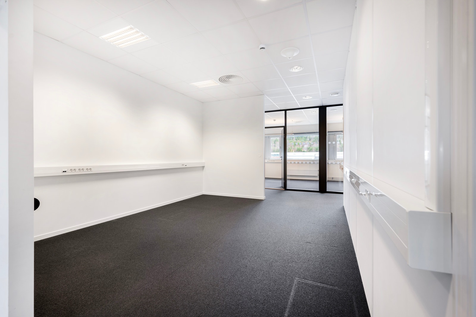 Fellesareal i kontordelen for printere og lager Galleribilde