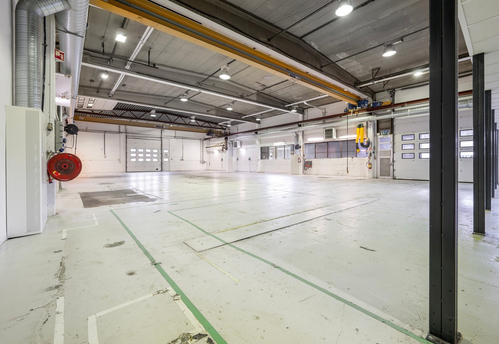 Hall 2 har 1 kjøreport ut mot nord og en mot øst Galleribilde