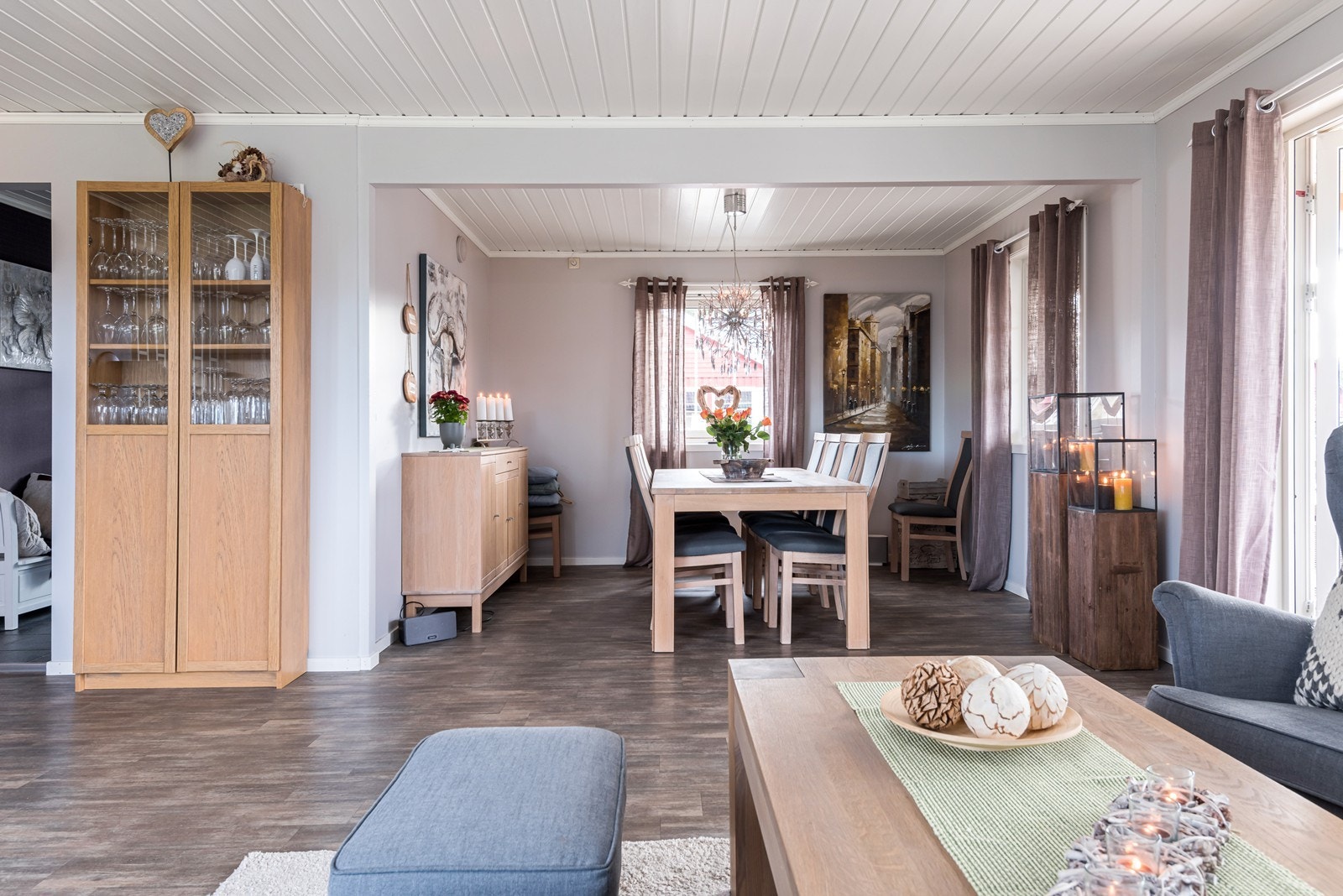 Selgers eget bilde fra 2020. Stua er malt opp igjen siden bilde er tatt. Galleribilde