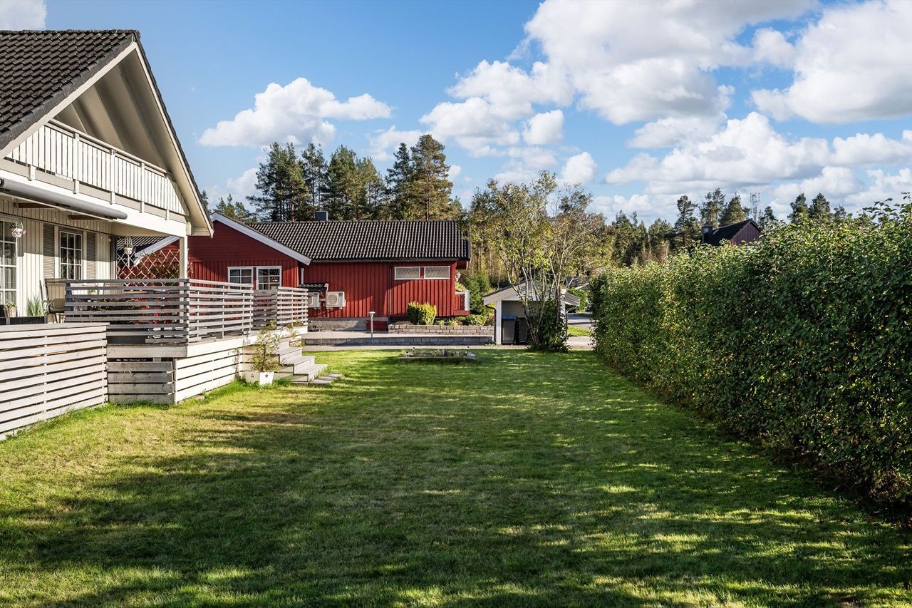 Hagen gir gode muligheter for lek og utendørsaktiviteter for hele familien. Galleribilde