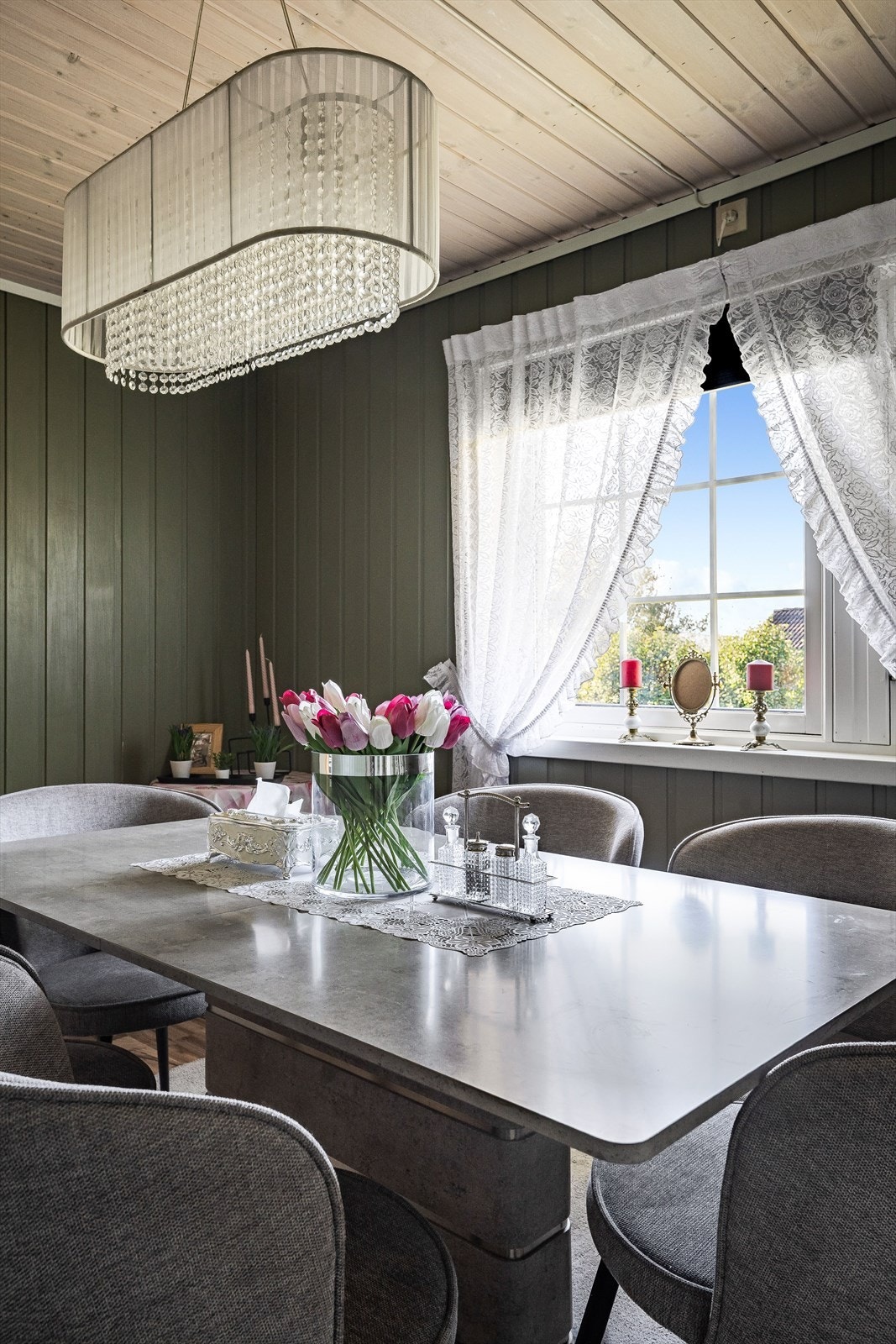 Her er det god plass for sosiale sammenkomster og hyggelige måltider. Galleribilde