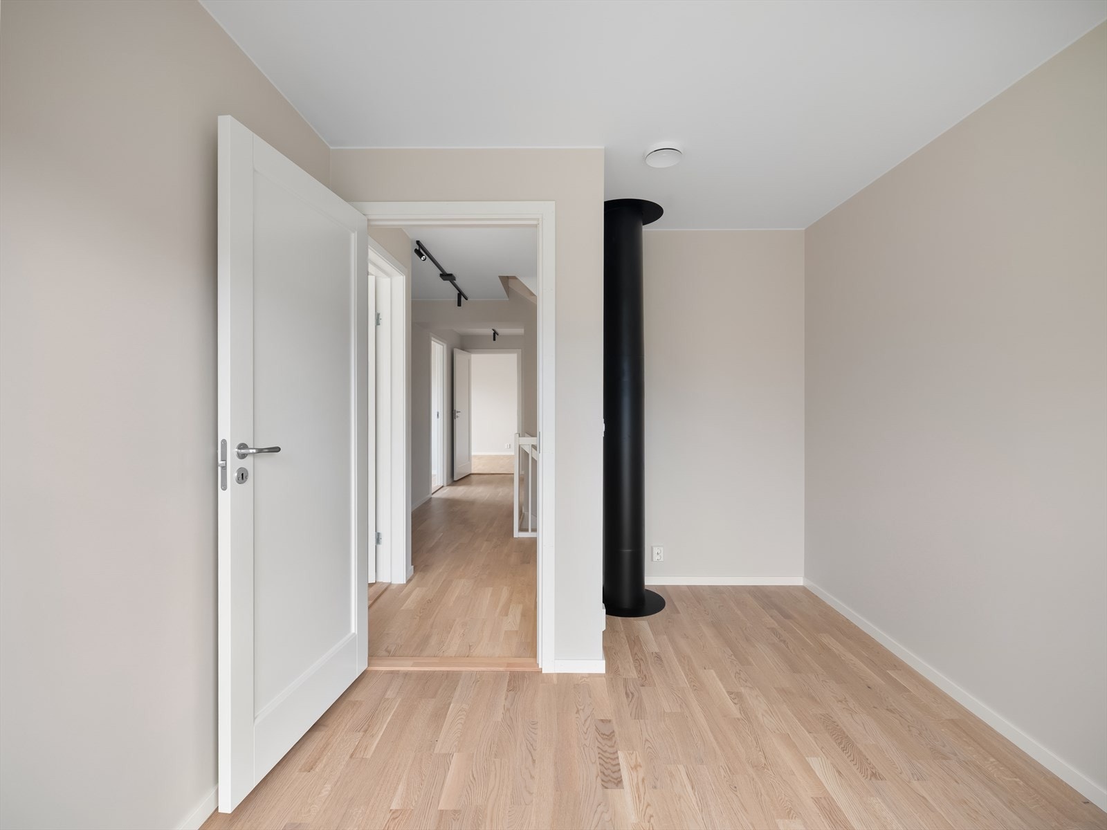 Rommet passer godt som barnerom, gjesterom eller hjemmekontor. Galleribilde