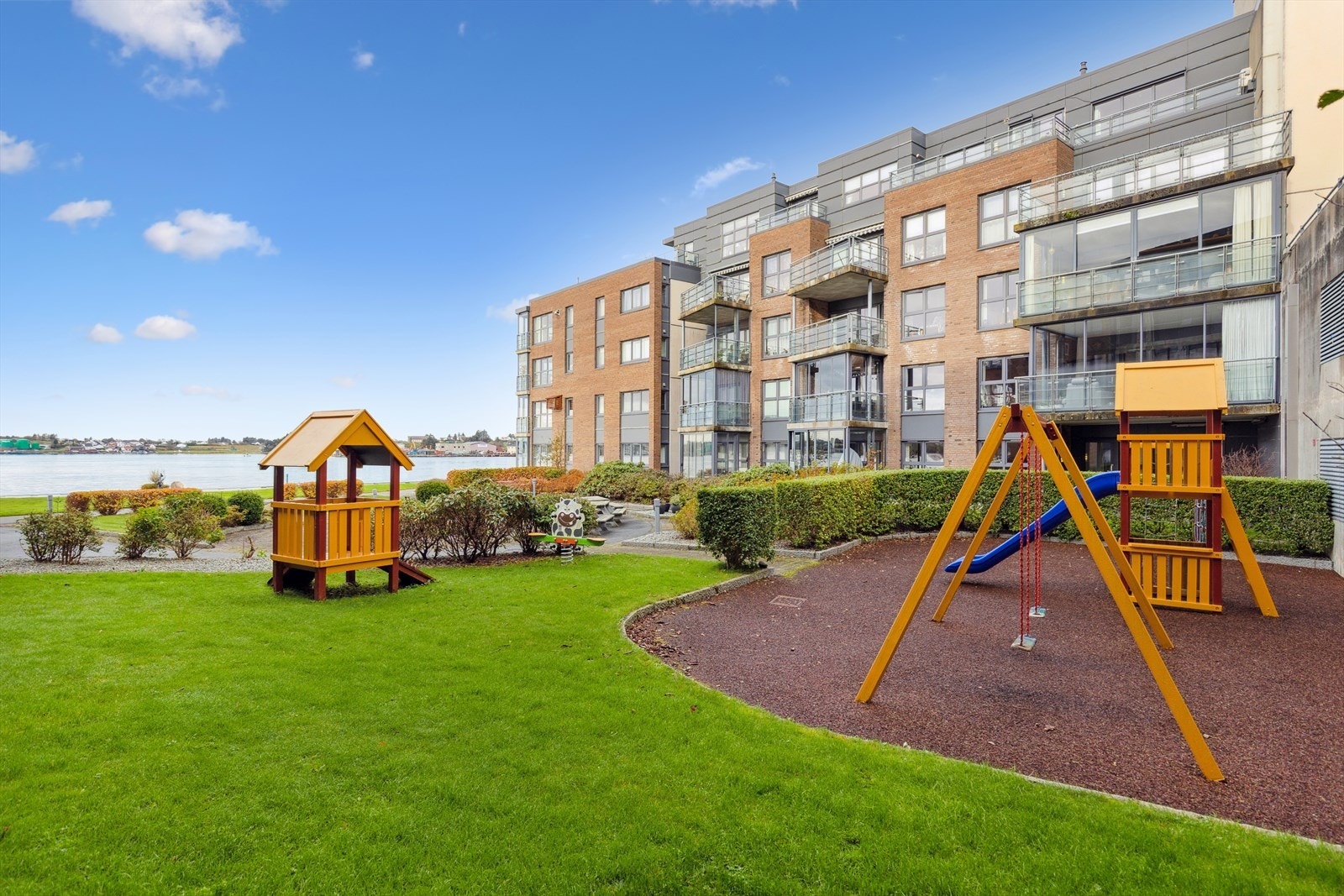 Vakre turområder og kystnatur rett utenfor døren. Galleribilde