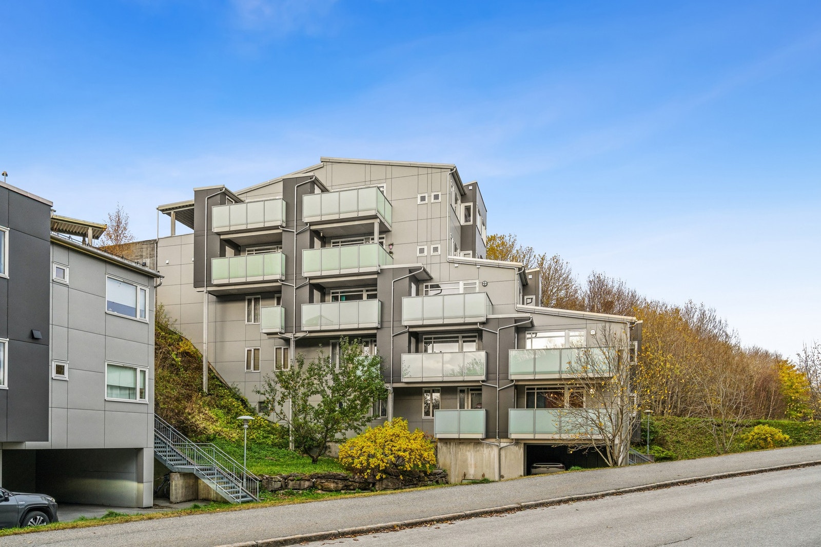 Velkommen til Alstadtoppen 60 og denne flotte leiligheten over 2 plan! Foto: EFKT Galleribilde