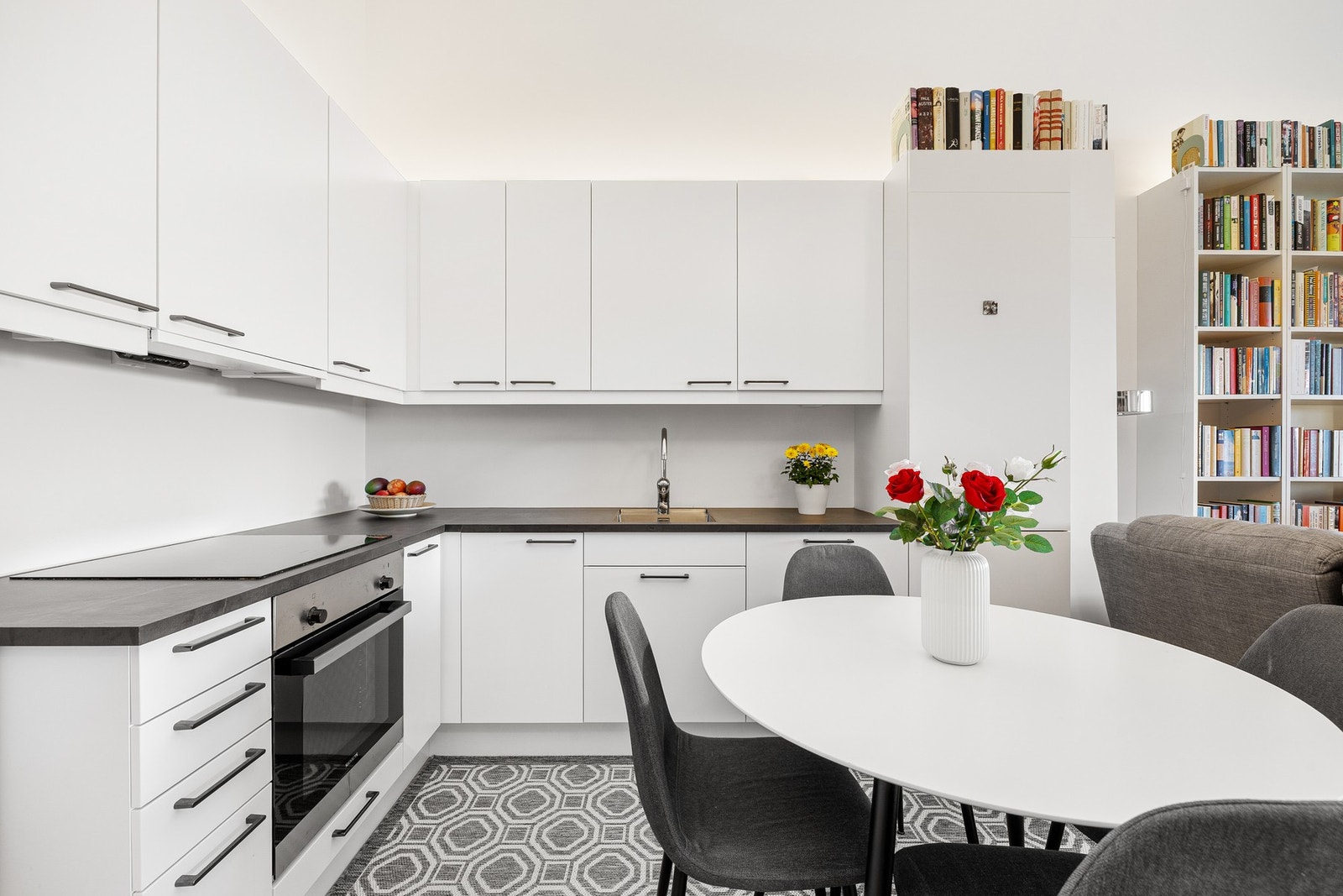 Kjøkkenet er lekkert og stilrent, og holder en svært god standard med TG0 på samtlige punkter i tilstandsrapporten. Galleribilde