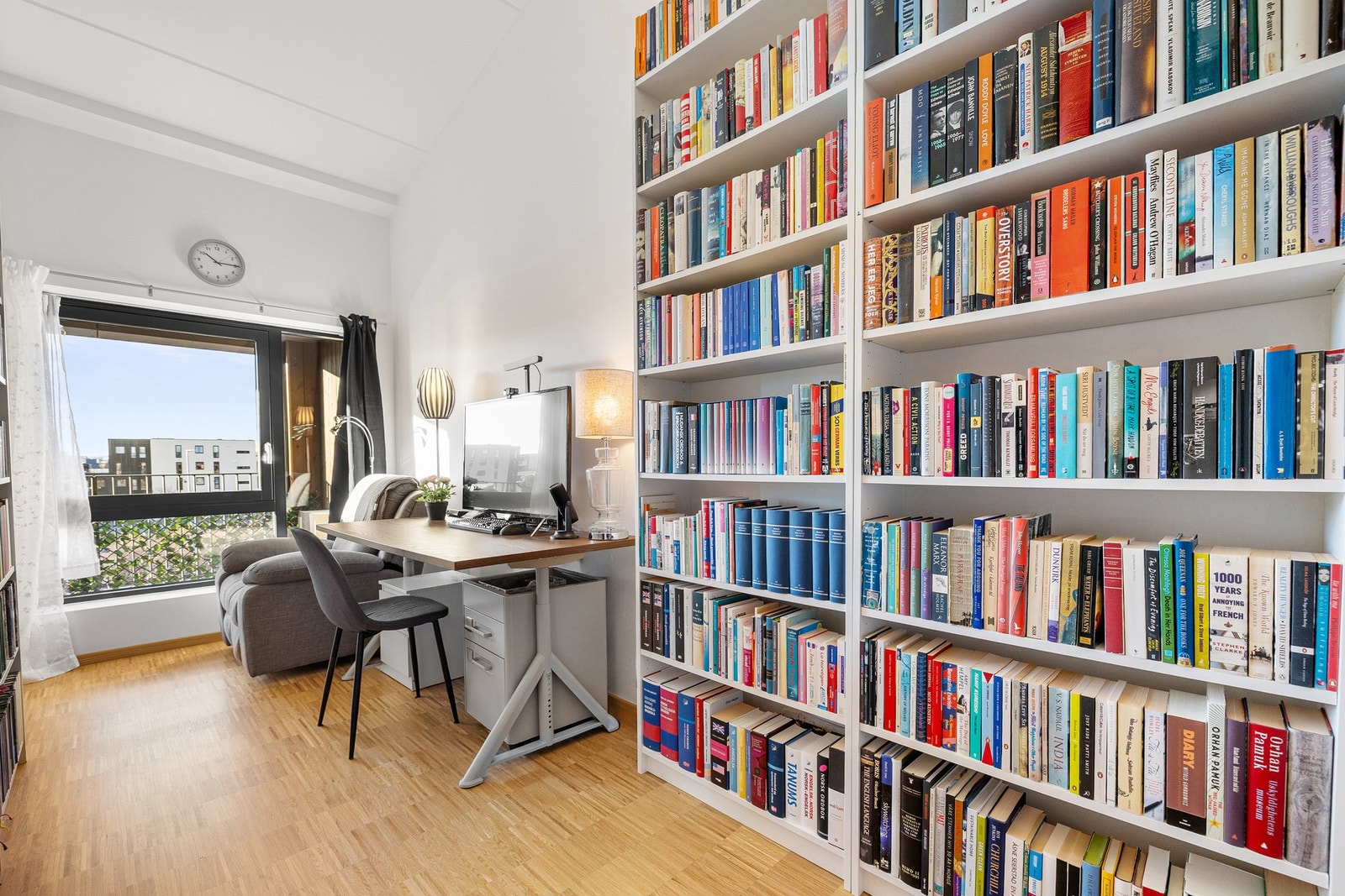 Soverommet er i dag benyttet som kontor, men har god plass til dobbeltseng, garderobeskap og øvrig møblement etter ønske. Galleribilde