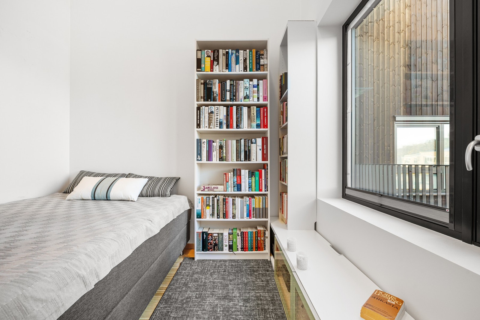 Det andre soverommet måler 5,9 kvm og har plass til seng og annet soveromsmøblement etter ønske. Galleribilde