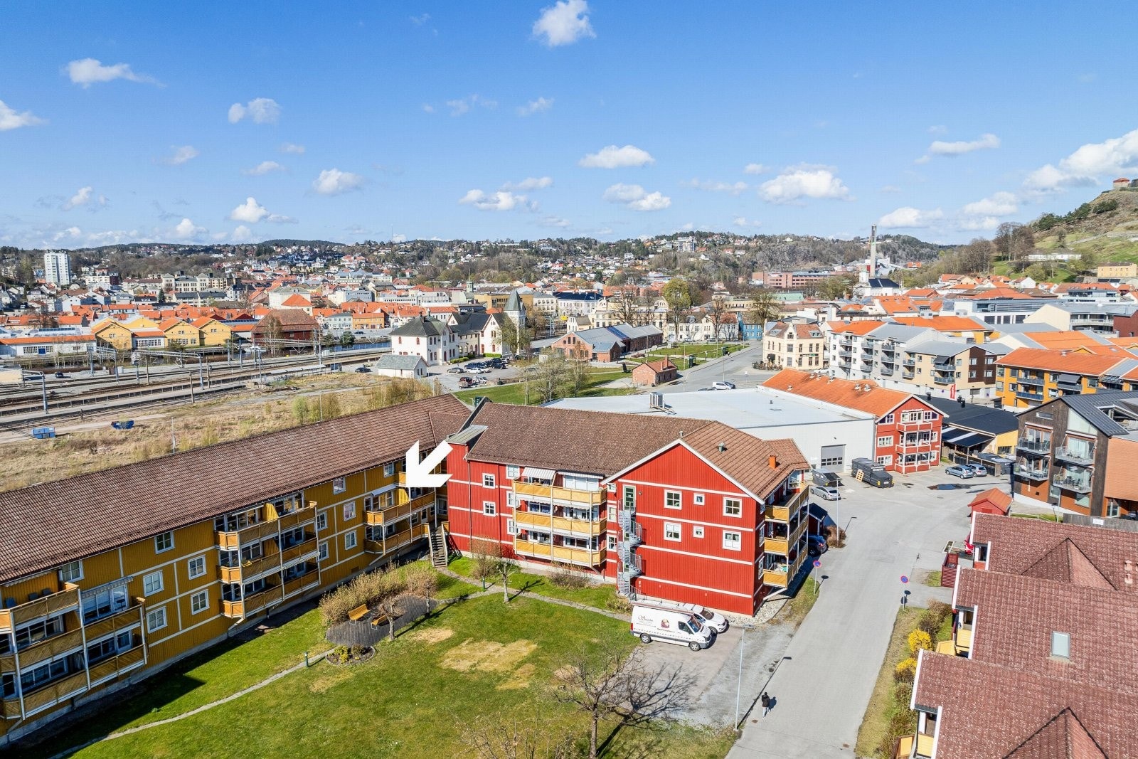 Boligen har en perfekt beliggenhet ved brygga midt i sentrum. Galleribilde