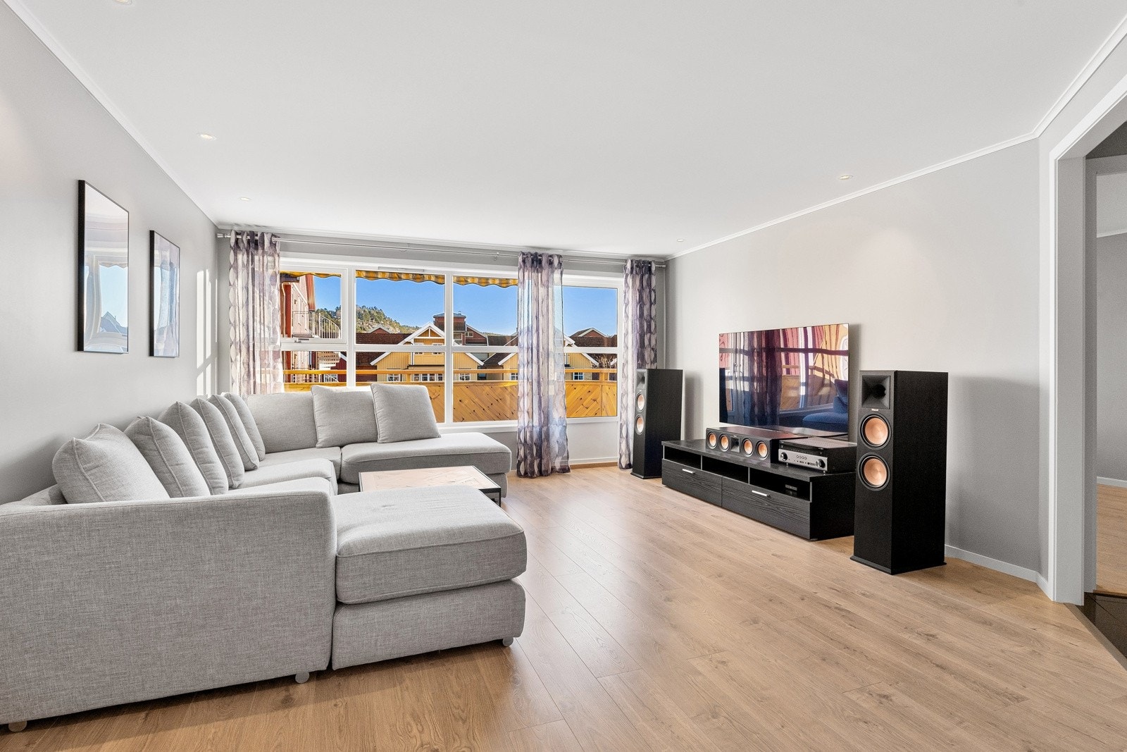 Velkommen inn til denne særdeles flotte leiligheten! Galleribilde