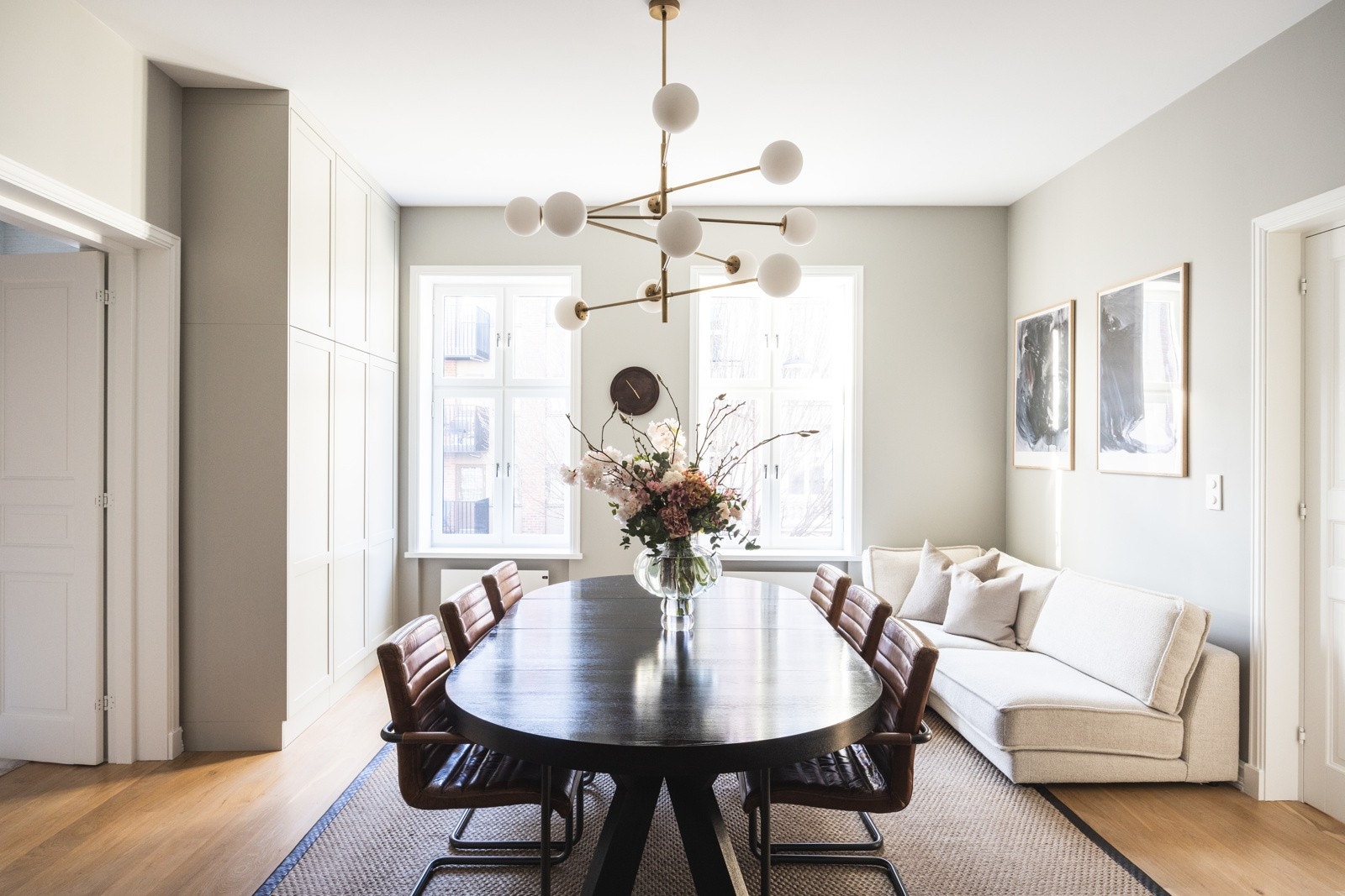 En meget lekker og påkostet 6-roms leilighet med to balkonger og parkering m/elbillader Galleribilde