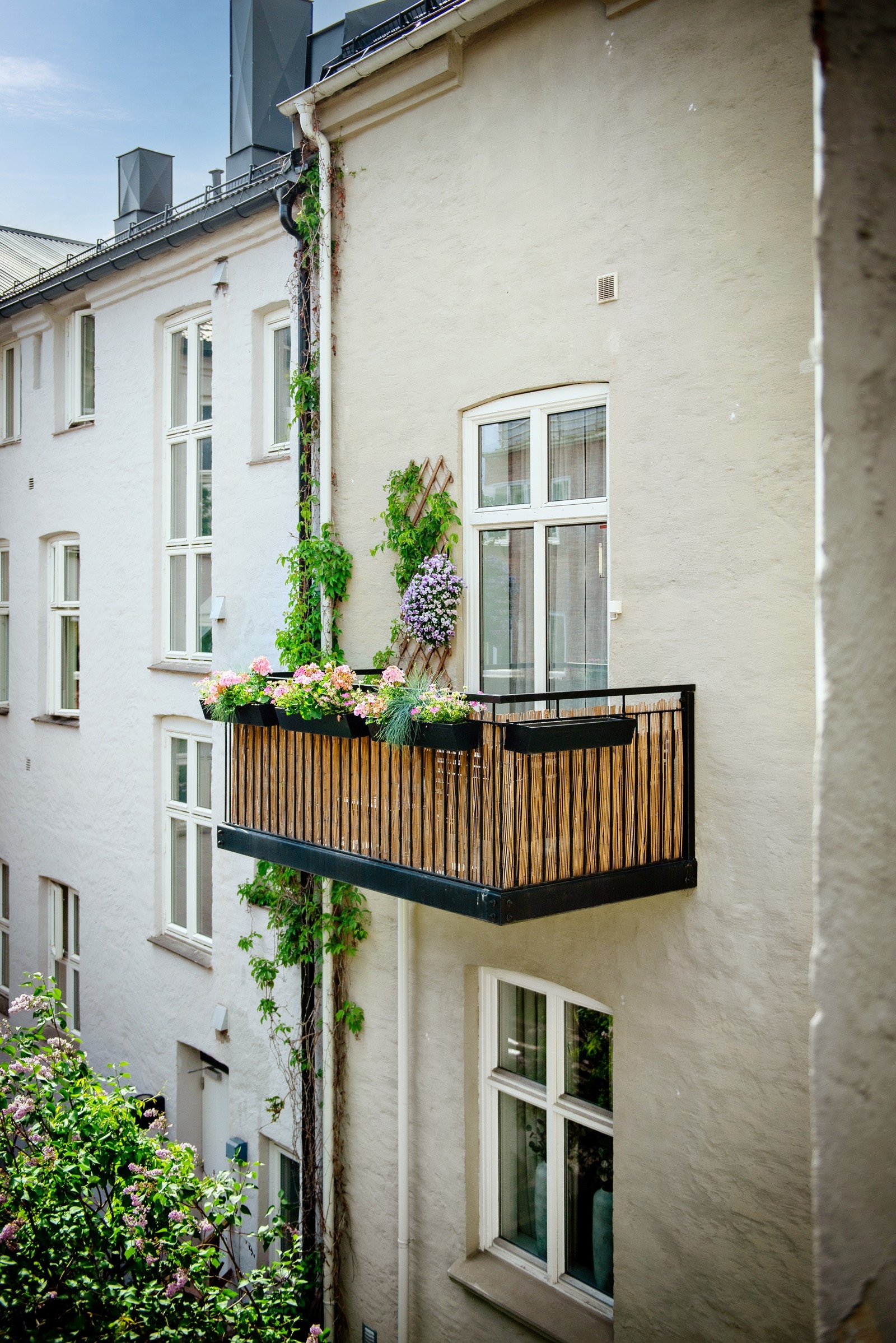 Sommerhalvåret blir dette et hyggelig utendørsrom. Galleribilde