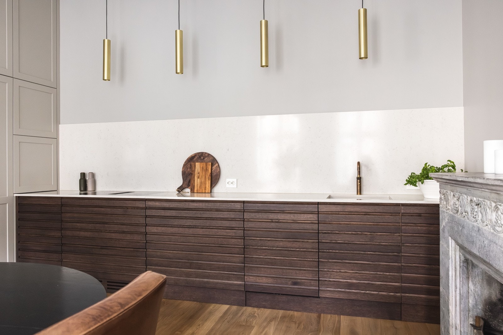 Kjøkkenet er både praktisk og funksjonelt, med rikelig med skap- og benkeplass. Det er innstallert Quoocker blandebatteri med varmtvann, filtrert kaldt vann og boblevann. Galleribilde