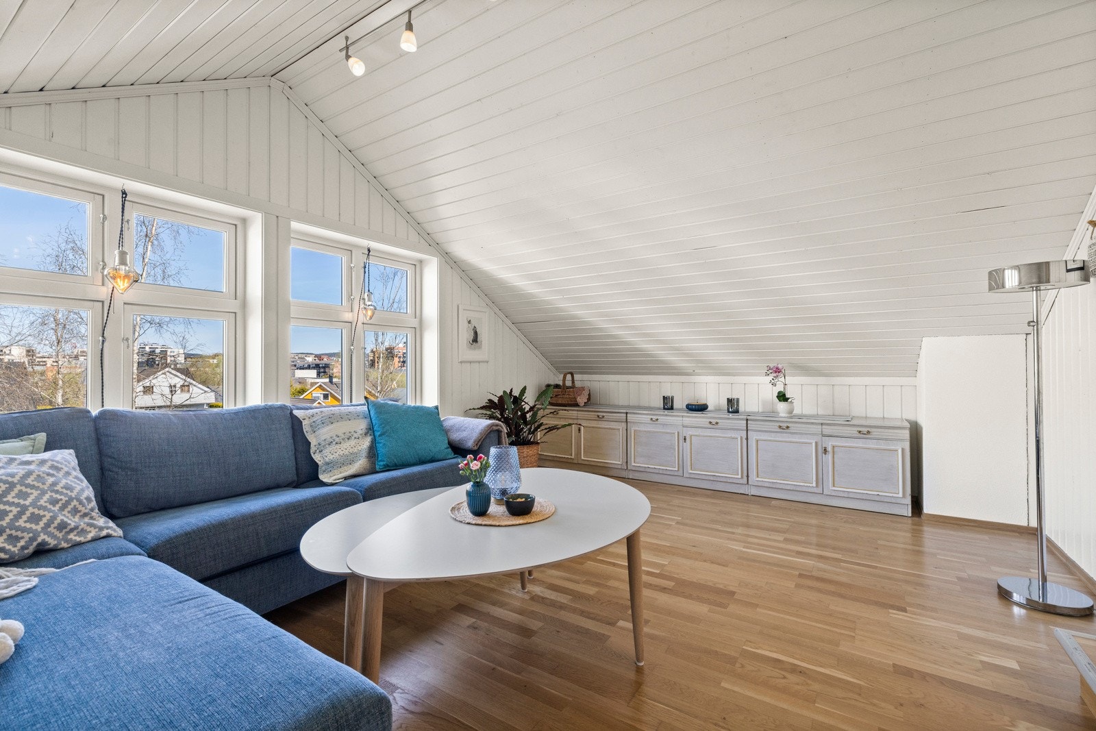 Etasjen har også en loftstue, perfekt for barnefamilier. Galleribilde