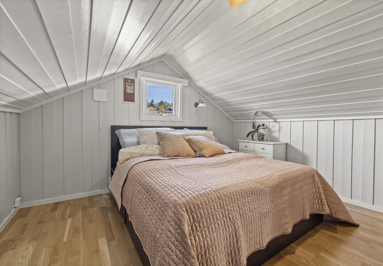 Et rom i 2 etasje er innredet som et soverom. Galleribilde