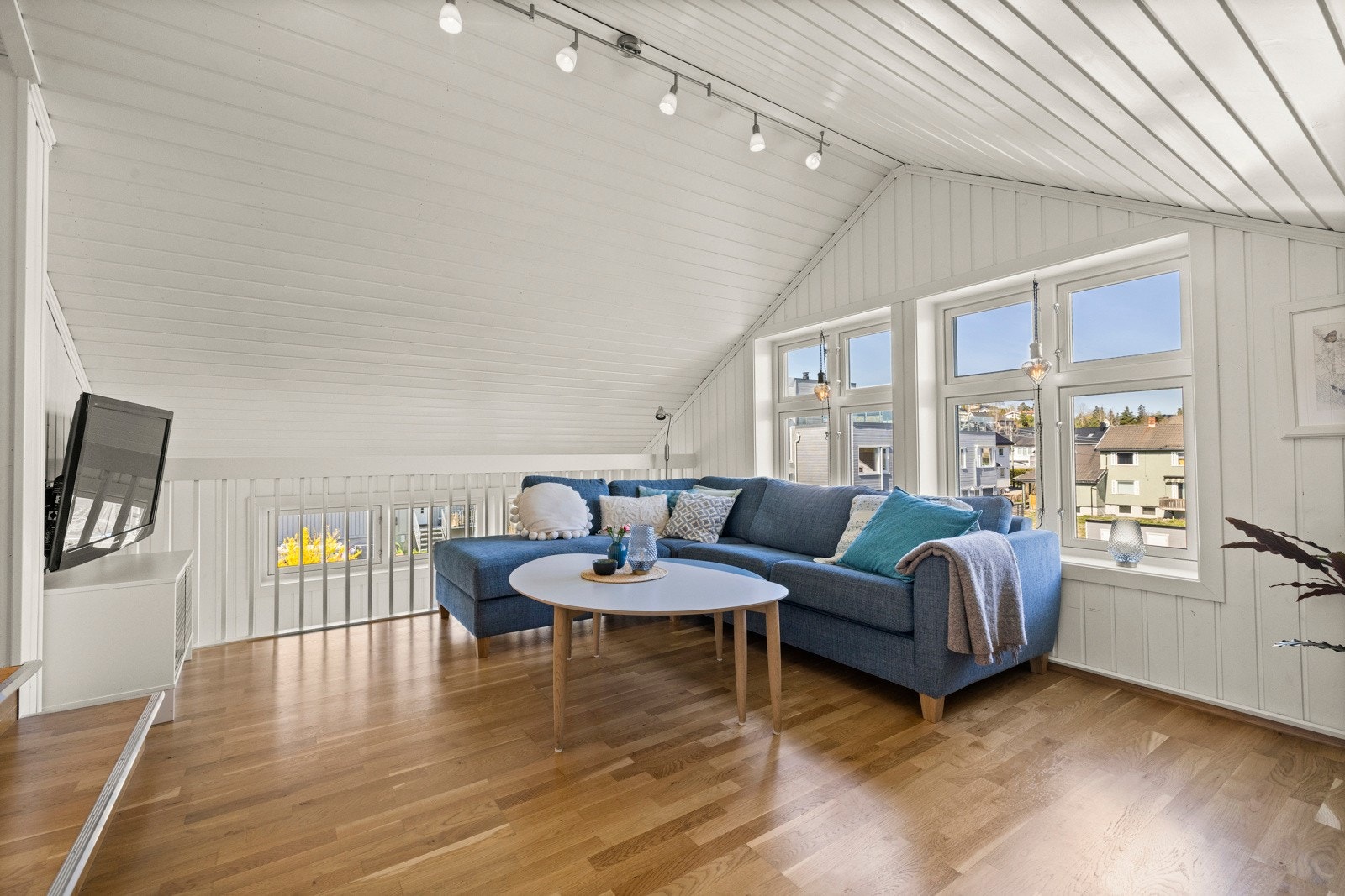 Loftstue. Galleribilde