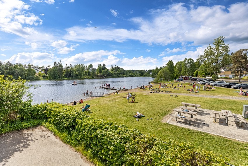 Ved Langevannet er det mulig å ta seg en dukkert på varme sommerdager. Galleribilde