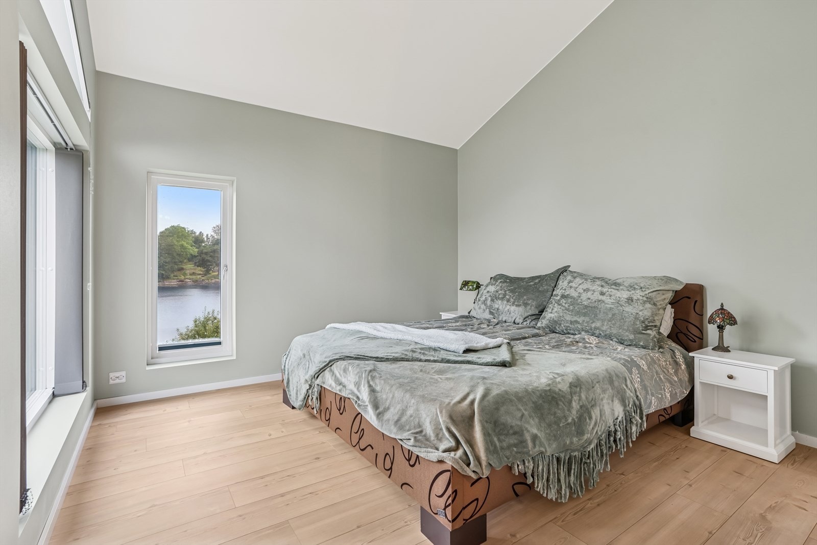 Boligen har hele fire soverom, alle praktisk plassert i andre etasje. Galleribilde