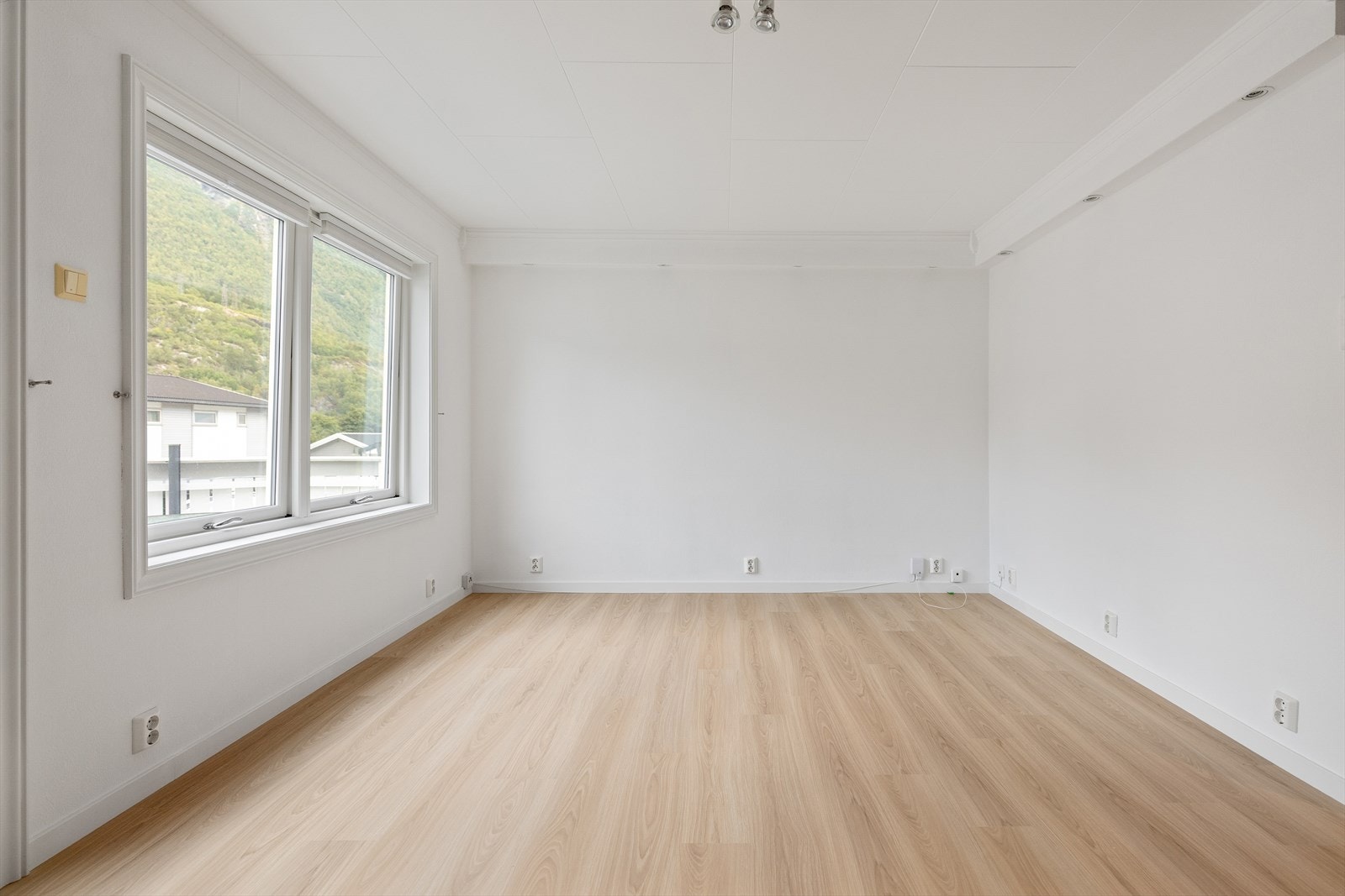 Heile 1. Etasjen har fått nytt golv i 2025. Galleribilde