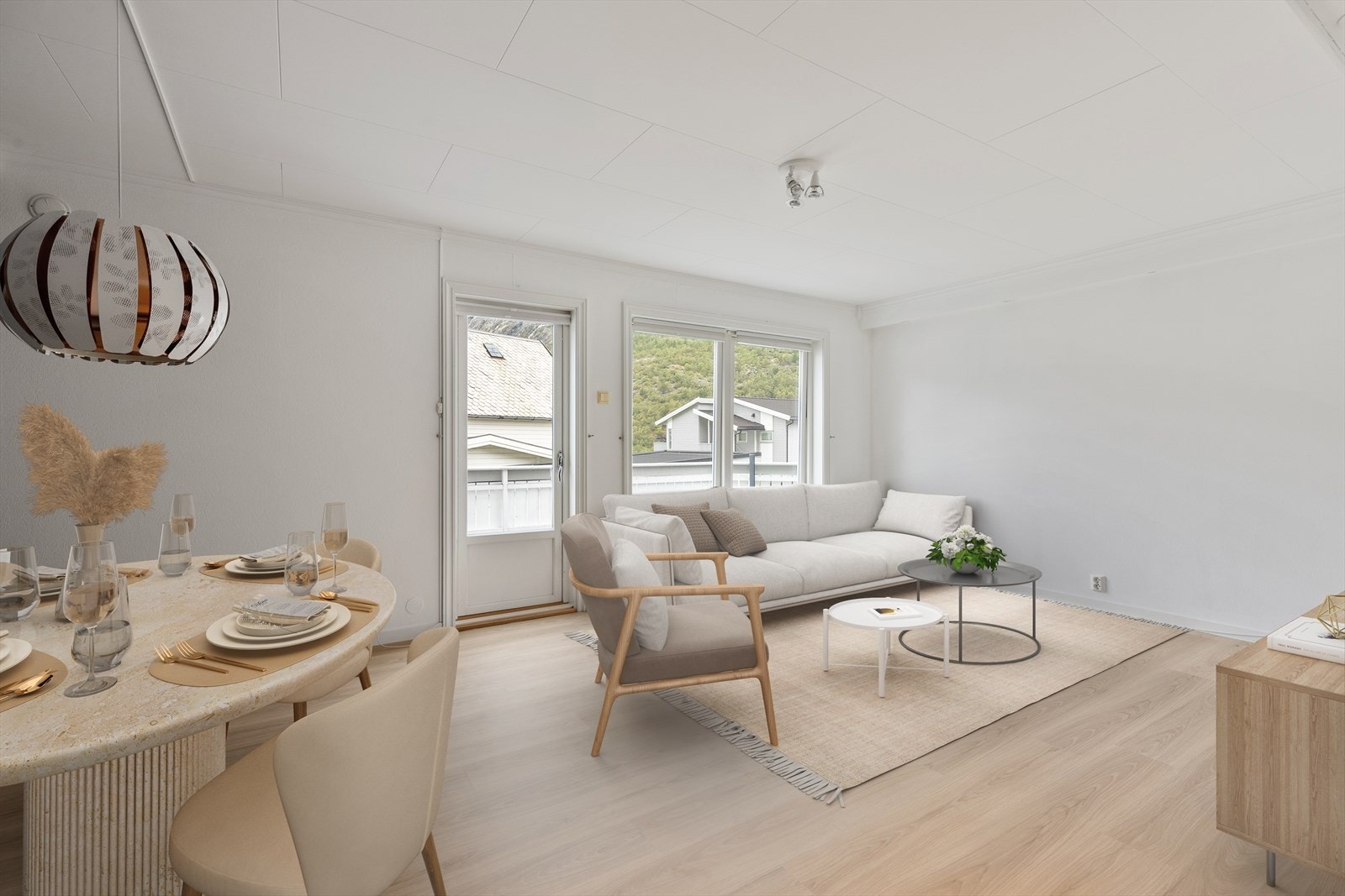 Av varmekjelder har stova vedovn som varmar godt på kalde vinterdagar. Galleribilde