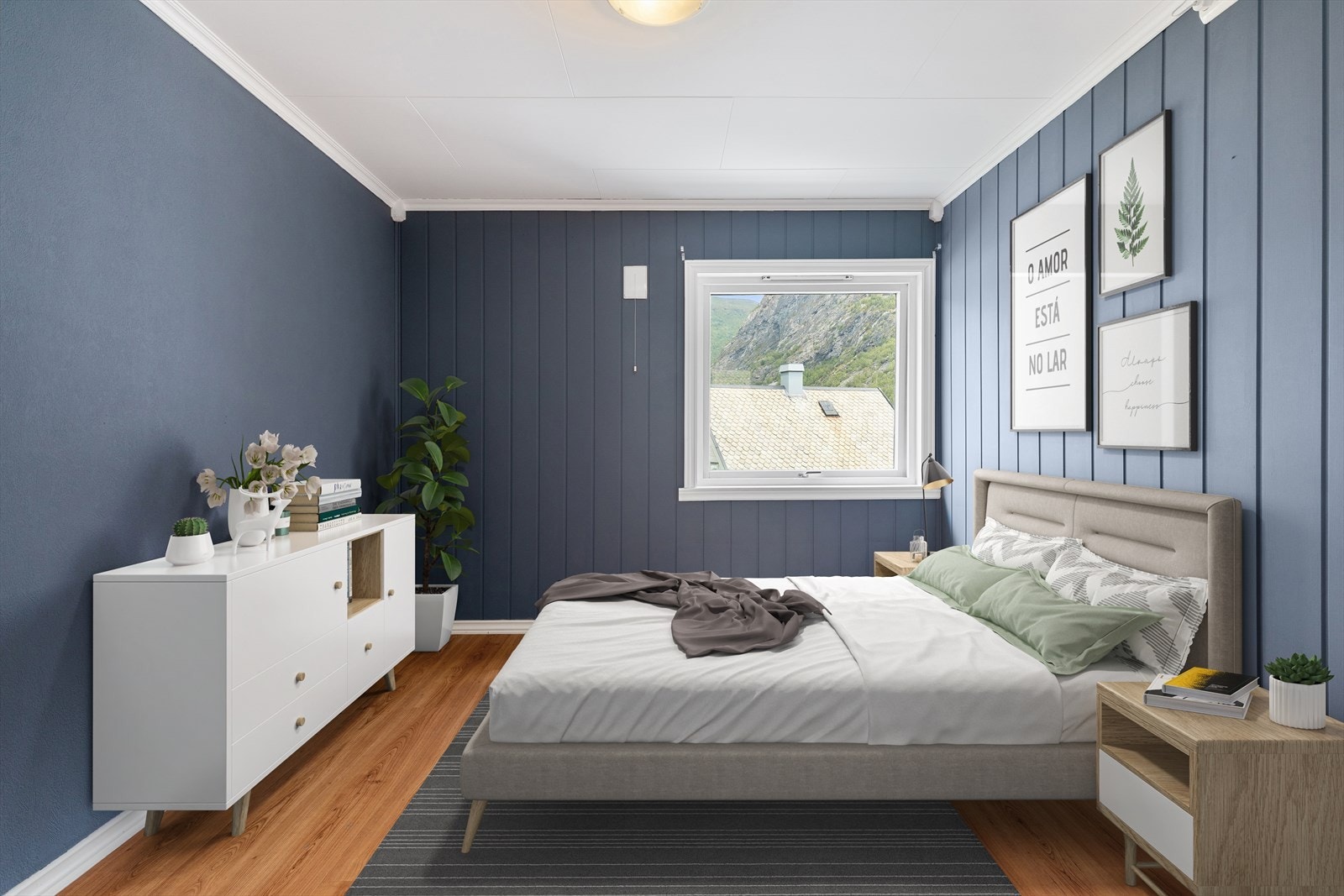 Hovedsoverom med plass til romsleg seng og garderobe. Galleribilde