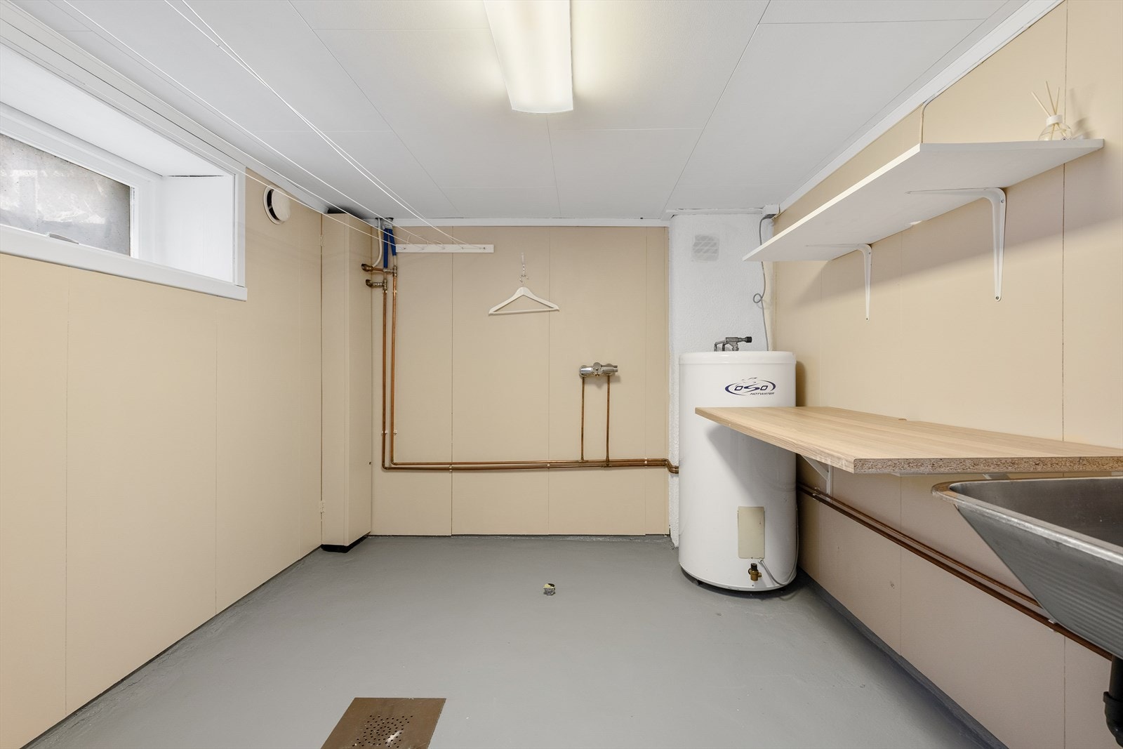 Enkelt vaskerom av god størrelse. Galleribilde