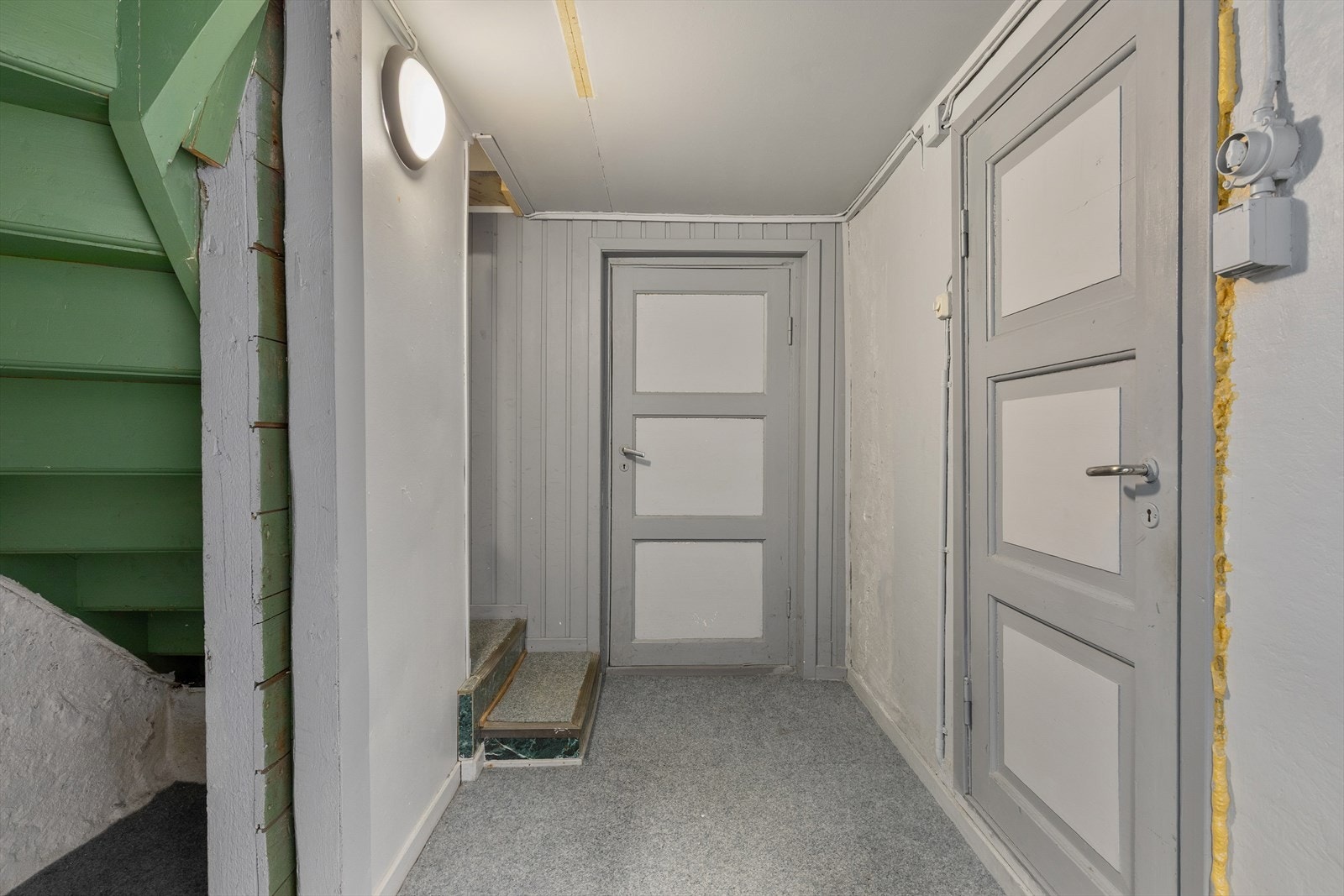 Underetasjen byr på to boder og vaskerom. Galleribilde