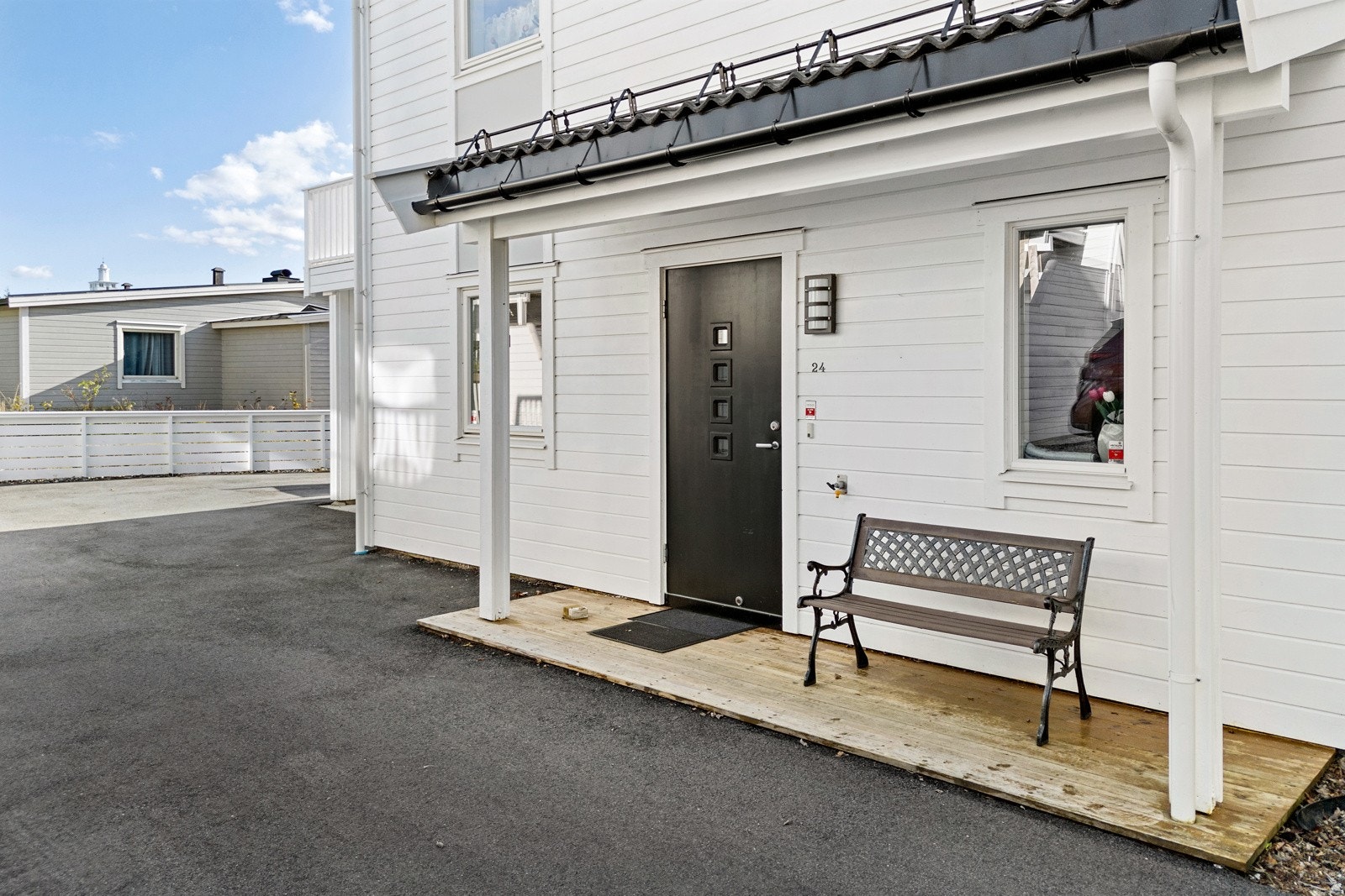 Fint opparbeidet inngansparti. Galleribilde