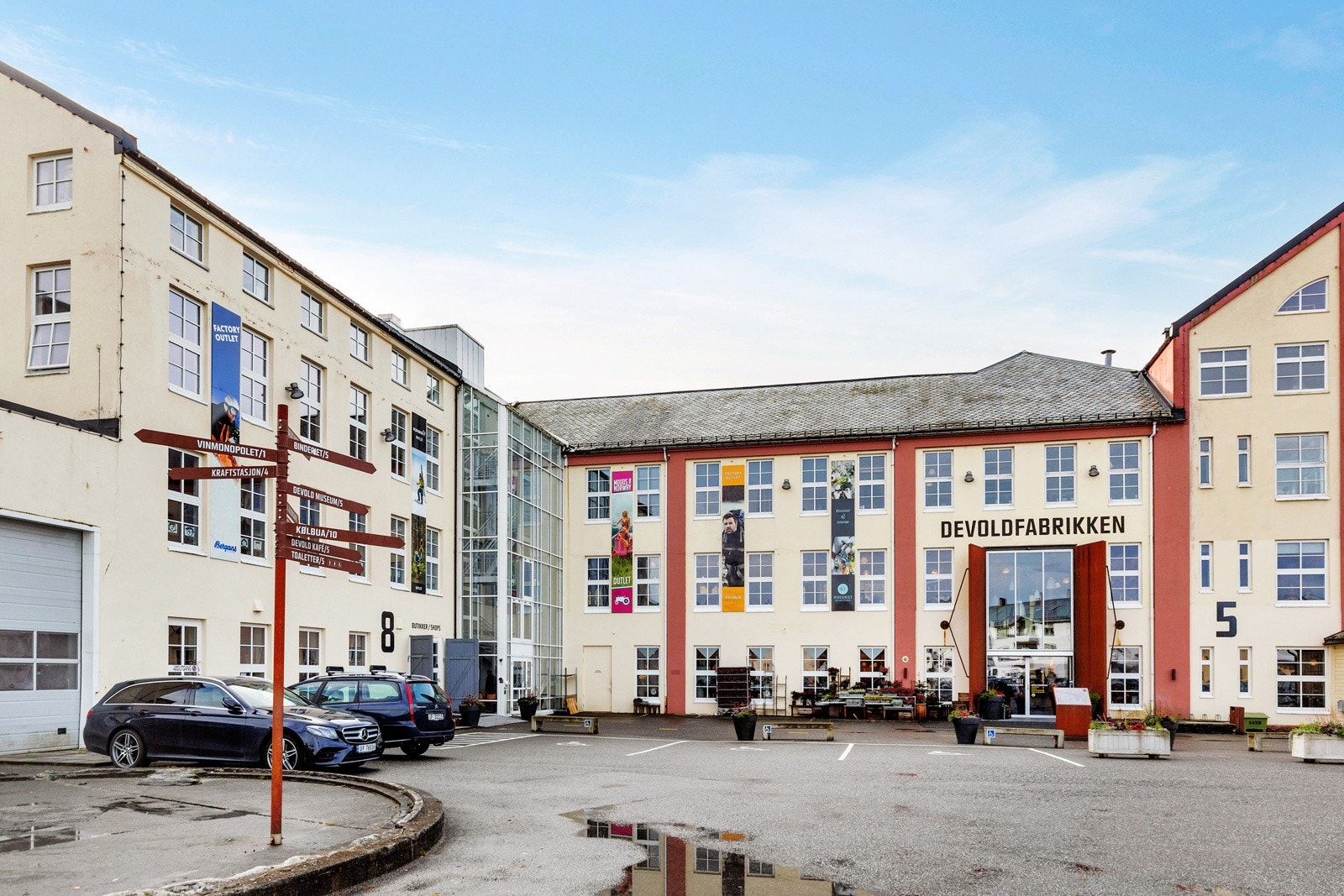 Her i Langevågen finner man trenger til hverdagen, bare en liten spasertur unna Løkedalen 24. Galleribilde