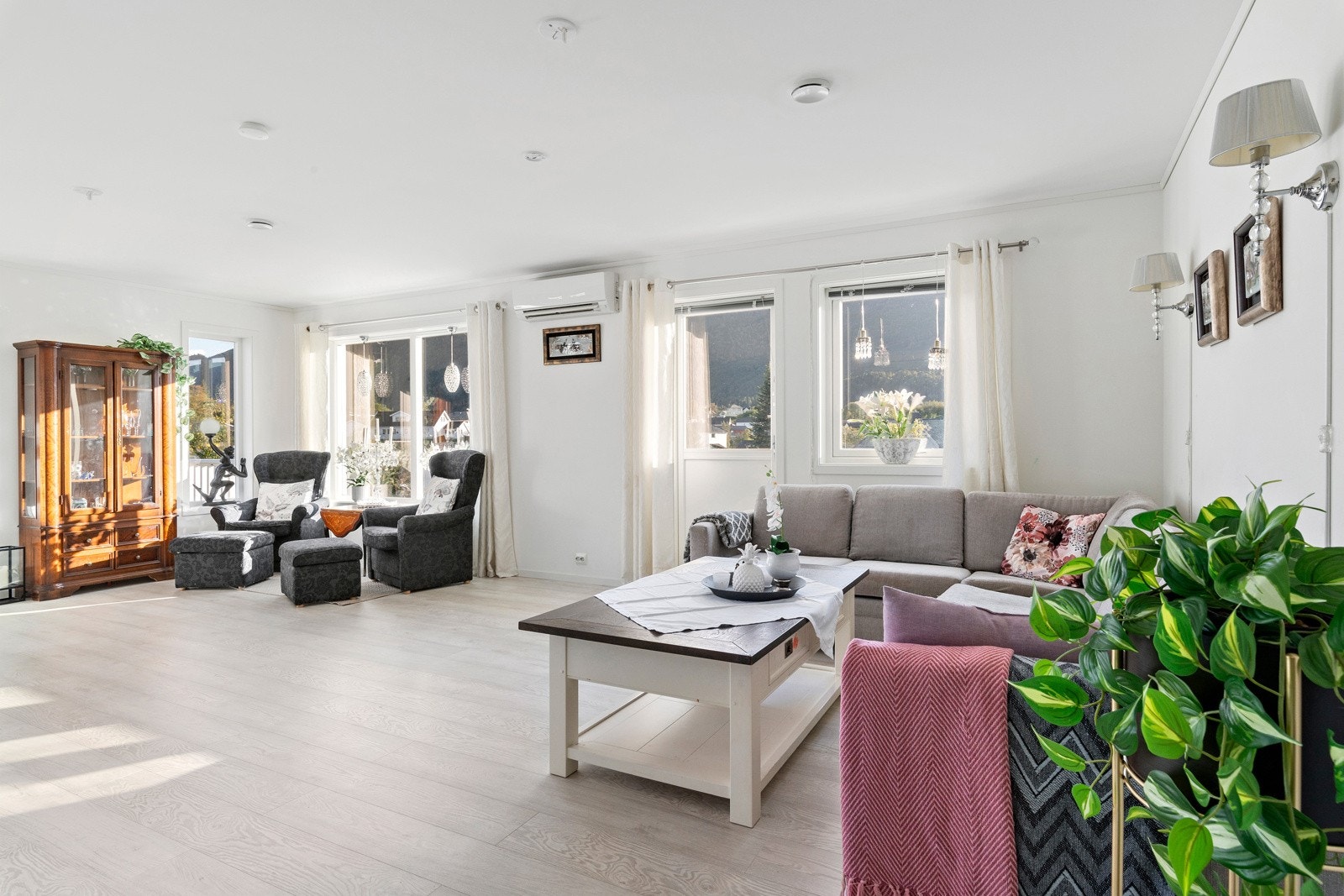 Stuen byr på mulighet til å innrede akkurat sånn du måtte ønske det. Galleribilde