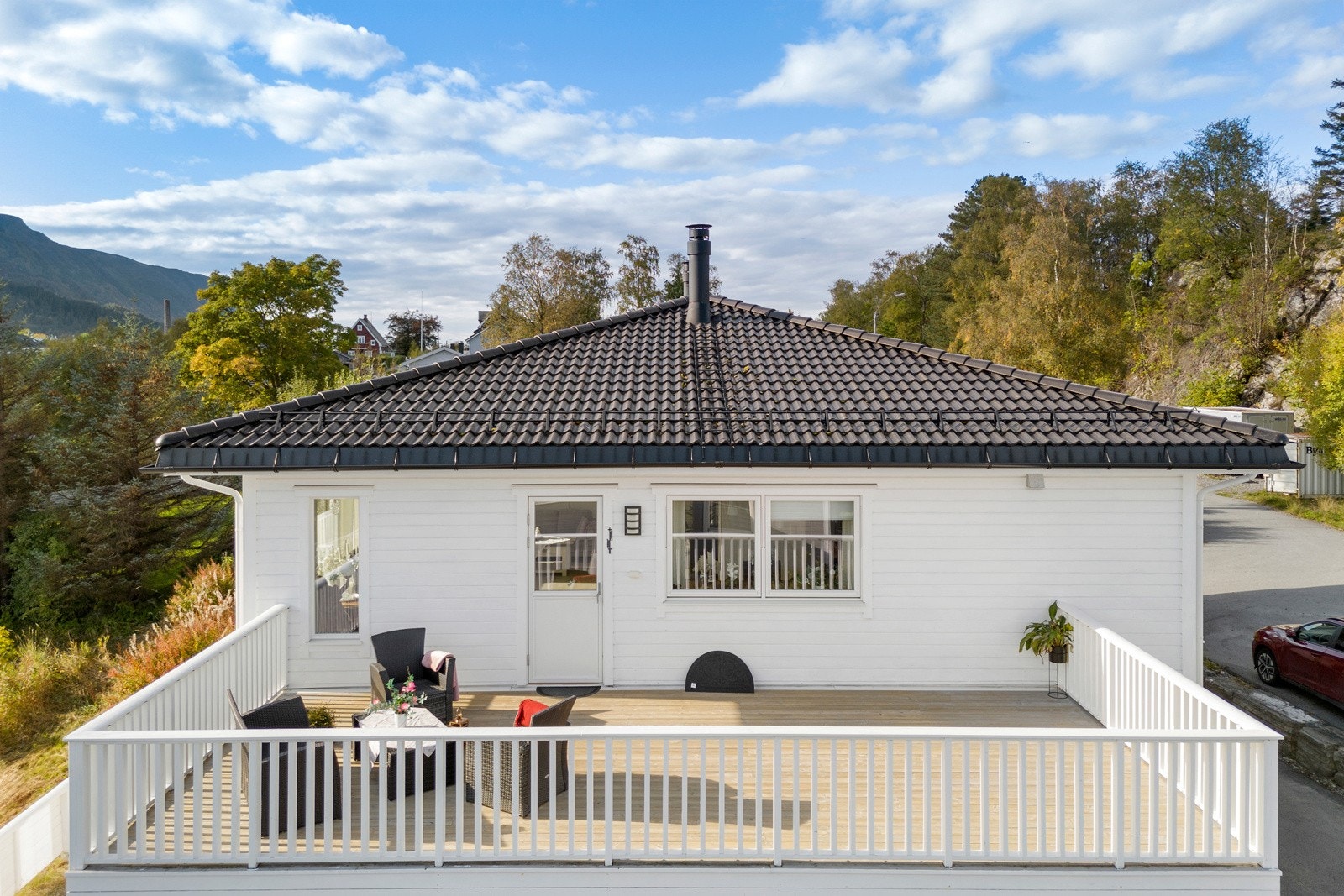 Stor terrasse på hele 35 kvadratmeter, med gode solforhold. Galleribilde