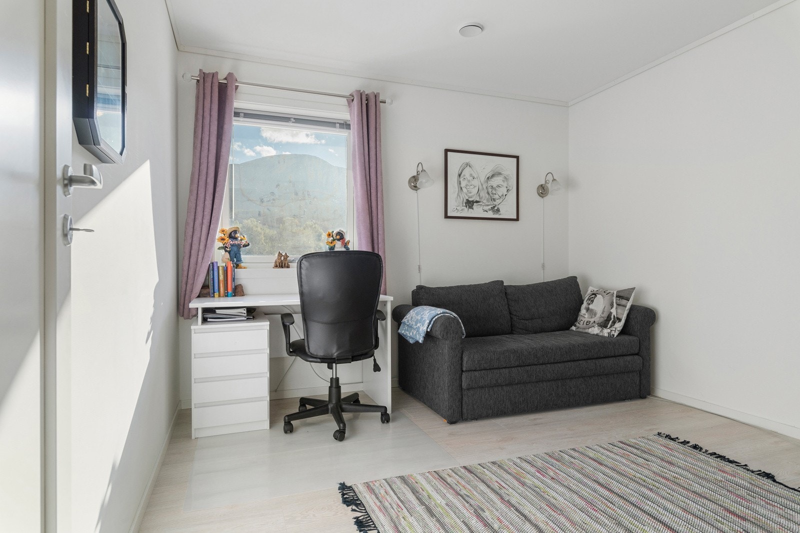 Alle soverommene er av god størrelse, og passer fint som barne-/gjesterom- Galleribilde