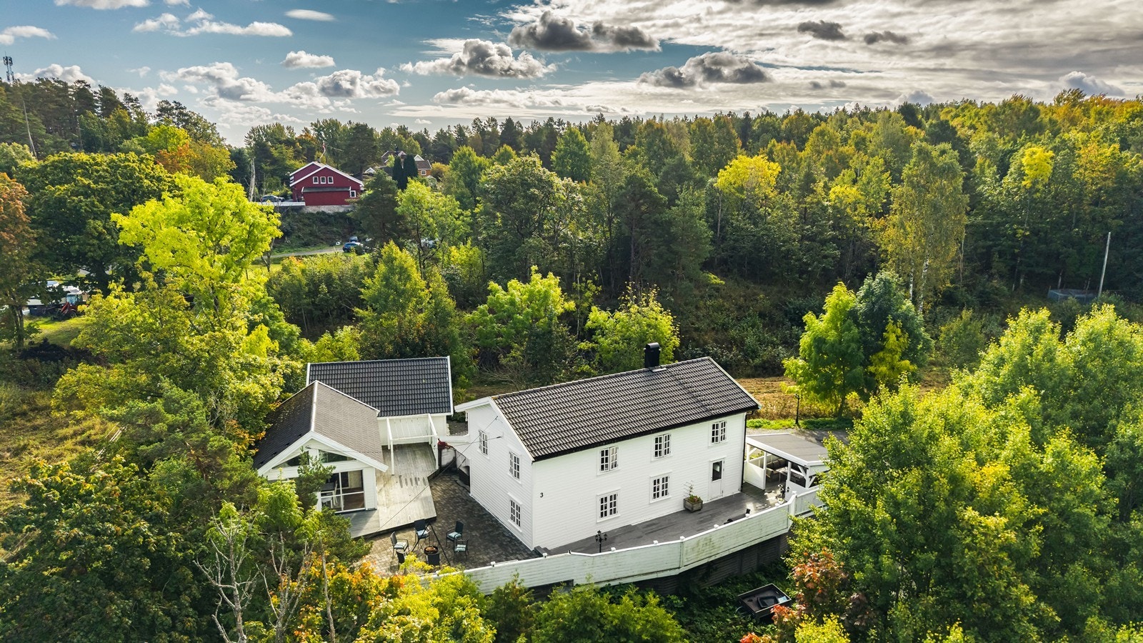 Idyllisk beliggenhet på Skare, like ved Kongshavn. Galleribilde