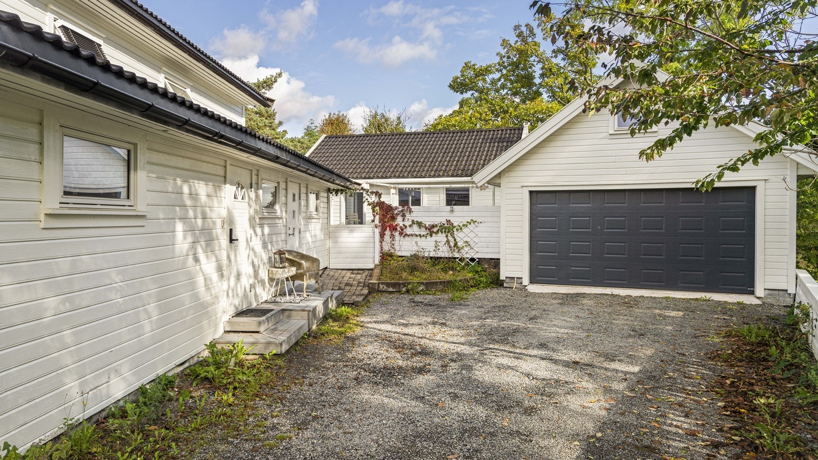 Det er godt med biloppstillingsplass på tomten Galleribilde