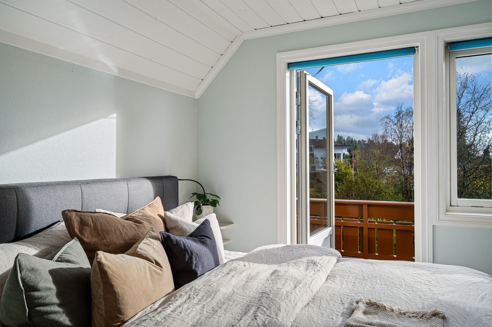 Hovedsoverommet har utgang til en sør-vendt altan på ca. 4,8 m². Galleribilde