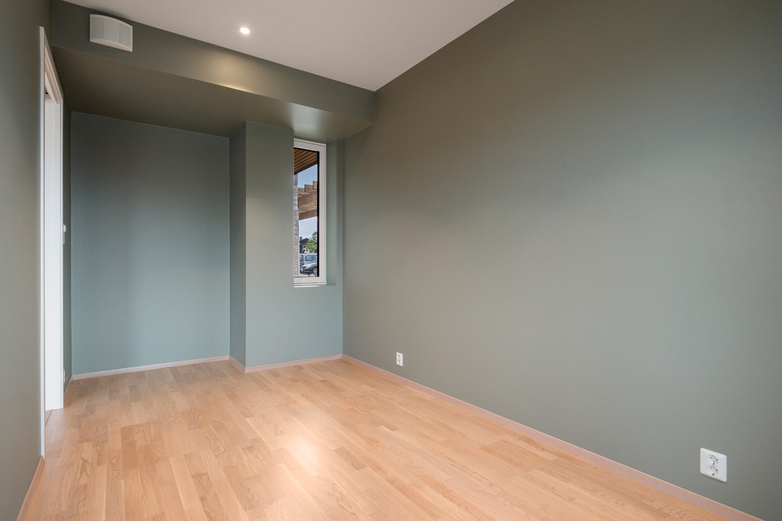 Det er plass til enkel innredning og oppbevaring i dette rommet. Galleribilde