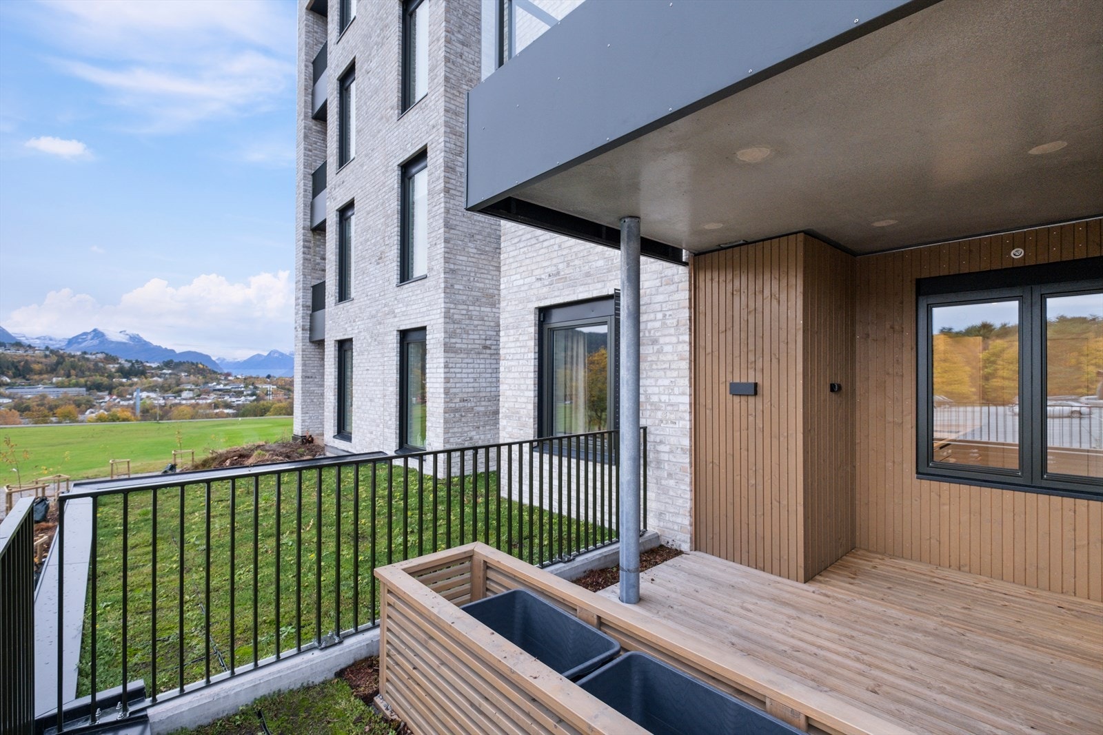 Terrassen er syd og øst vendt. Galleribilde