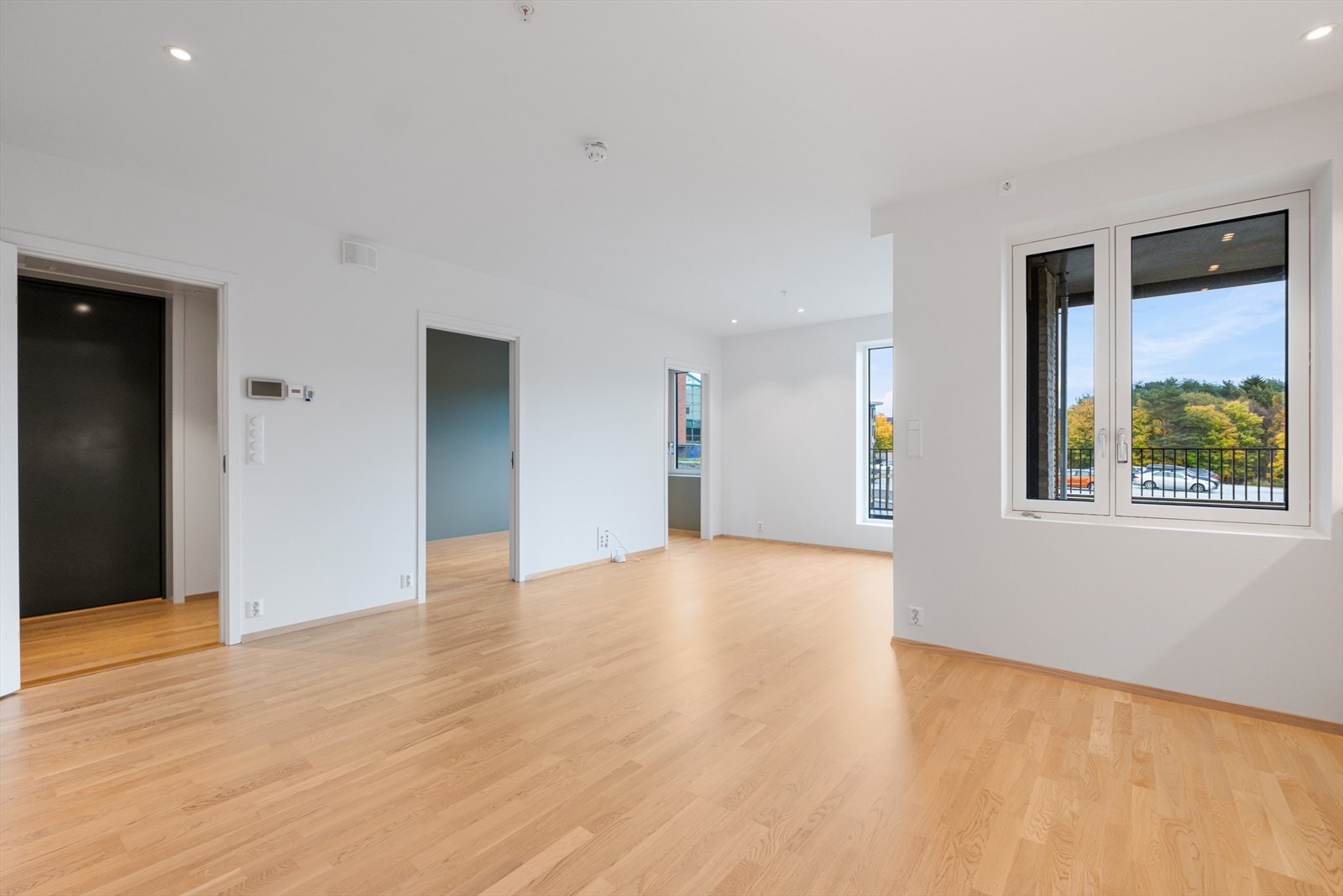 Gulvflater med eikeparkett gir et solid og estetisk tiltalende underlag. Galleribilde