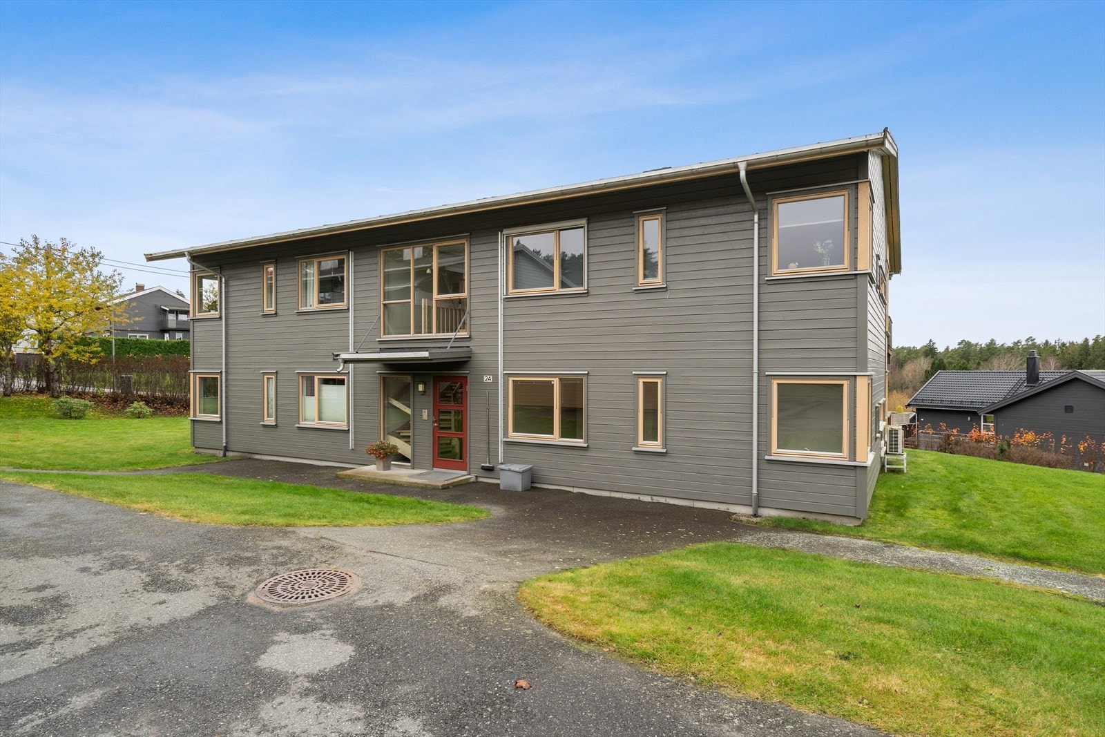 Sameiet består av 20 leiligheter i 5 bygg som er jevnlig vedlikeholdt. . Galleribilde