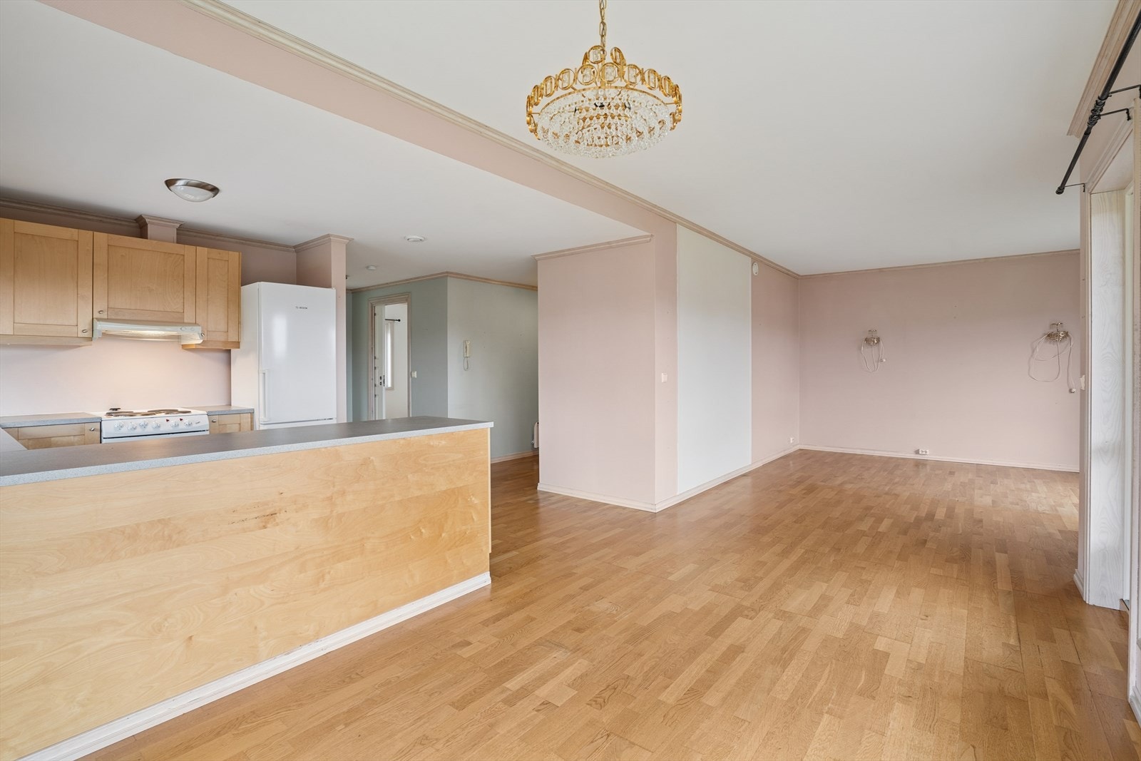 Moderne åpen stue/ kjøkkenløsning. Galleribilde