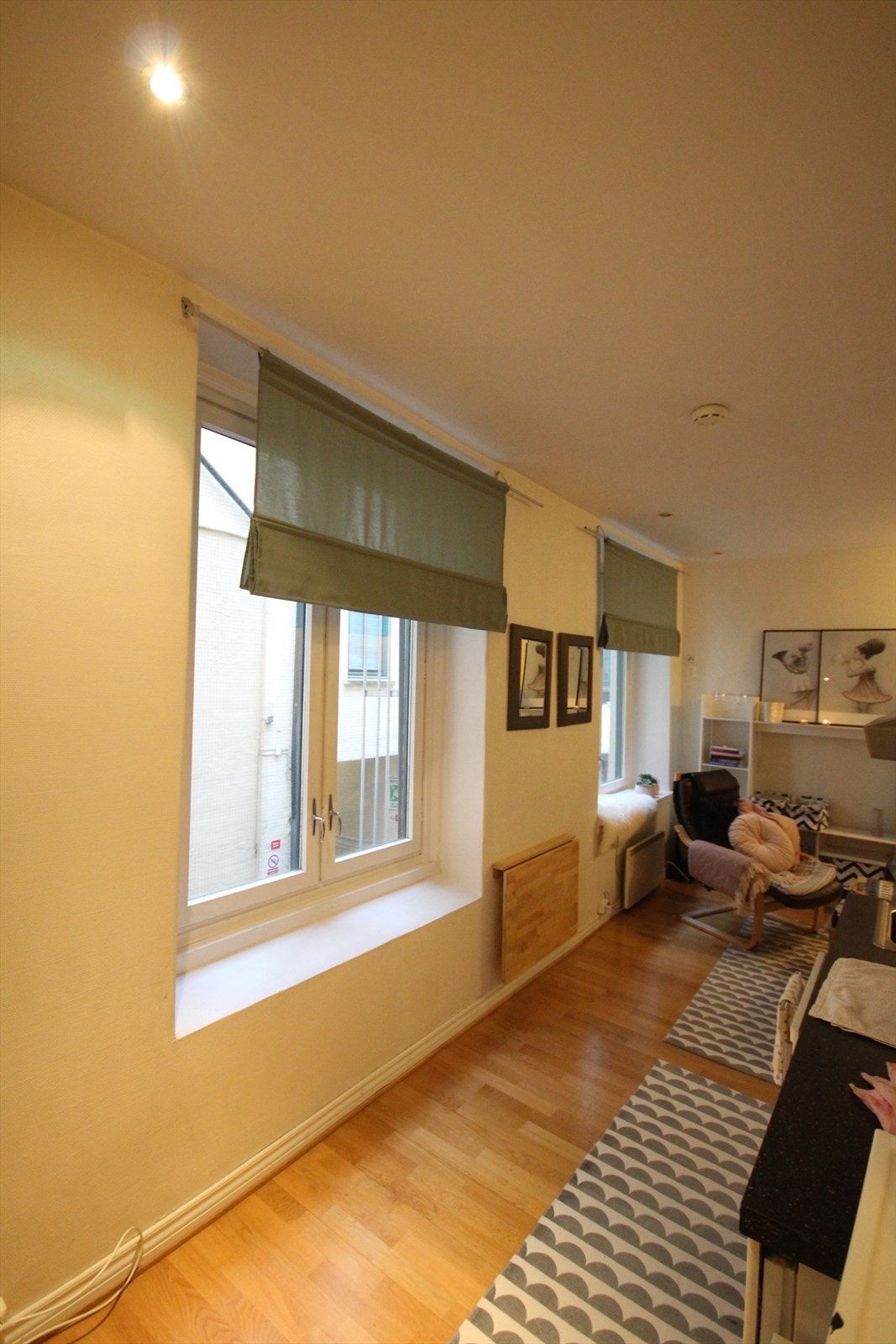 Store vinduer gir godt med naturlig lys Galleribilde