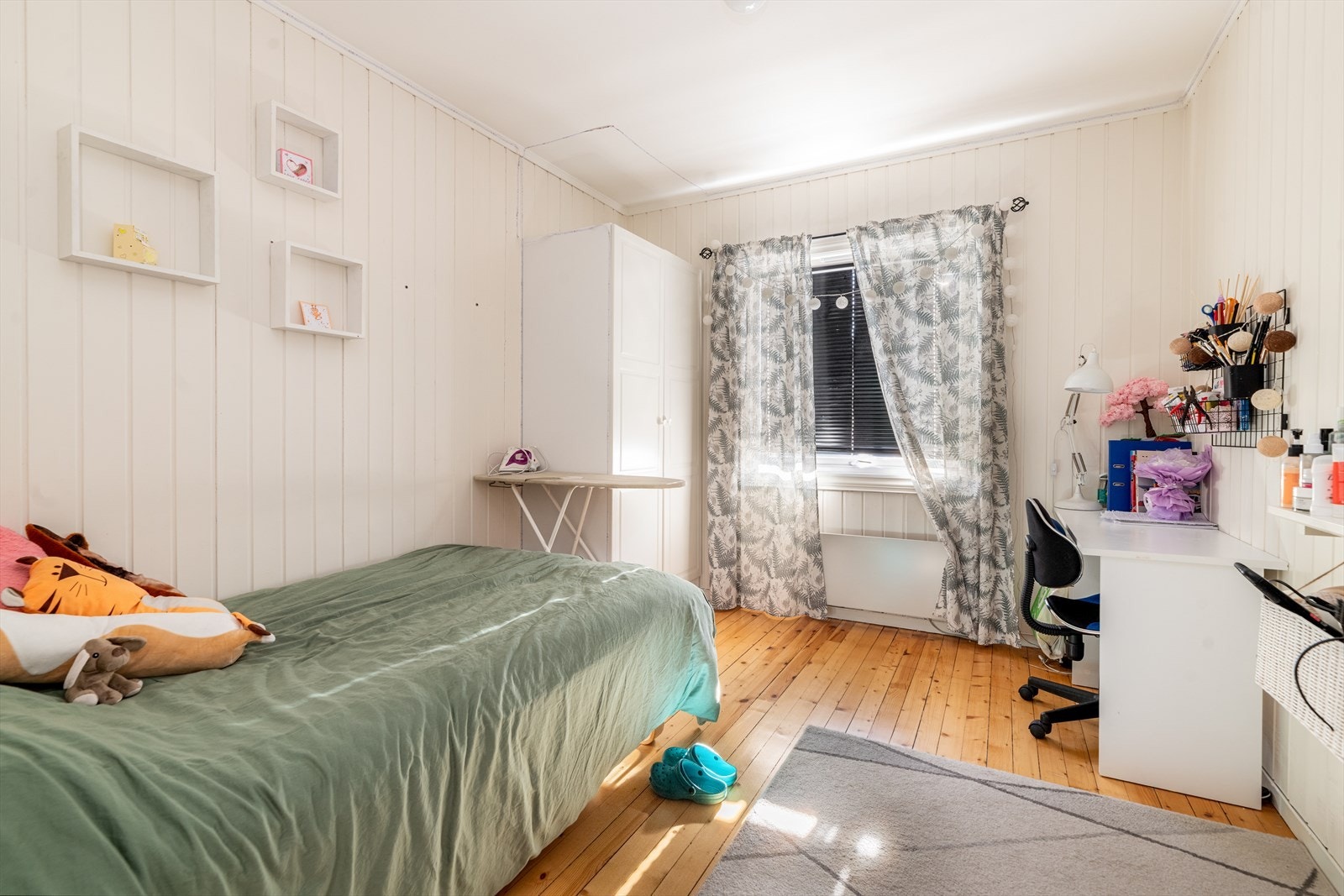 I tillegg er det et soverom med bod innafor. Galleribilde