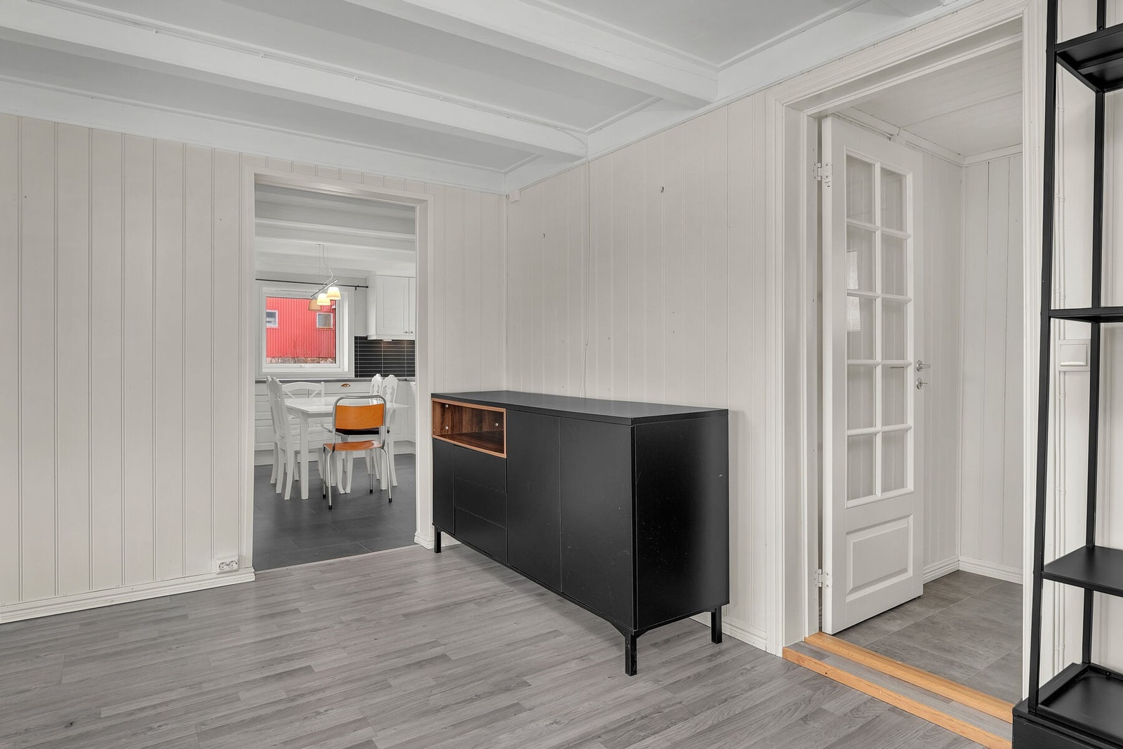 Fra kjøkkenet kommer du så inn til stuen. Galleribilde