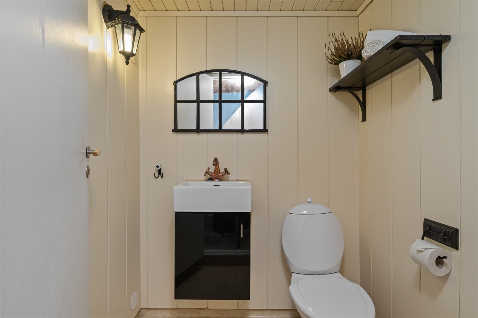 Gjestetoalett. Galleribilde