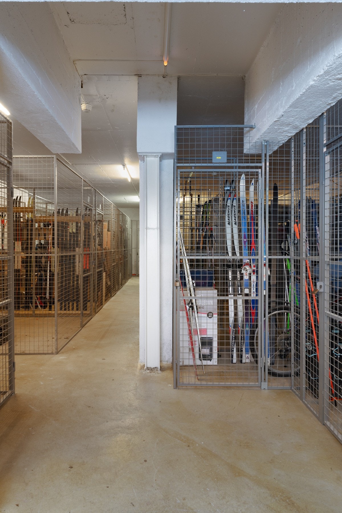 Egen bod med god plass til oppbevaring. Galleribilde