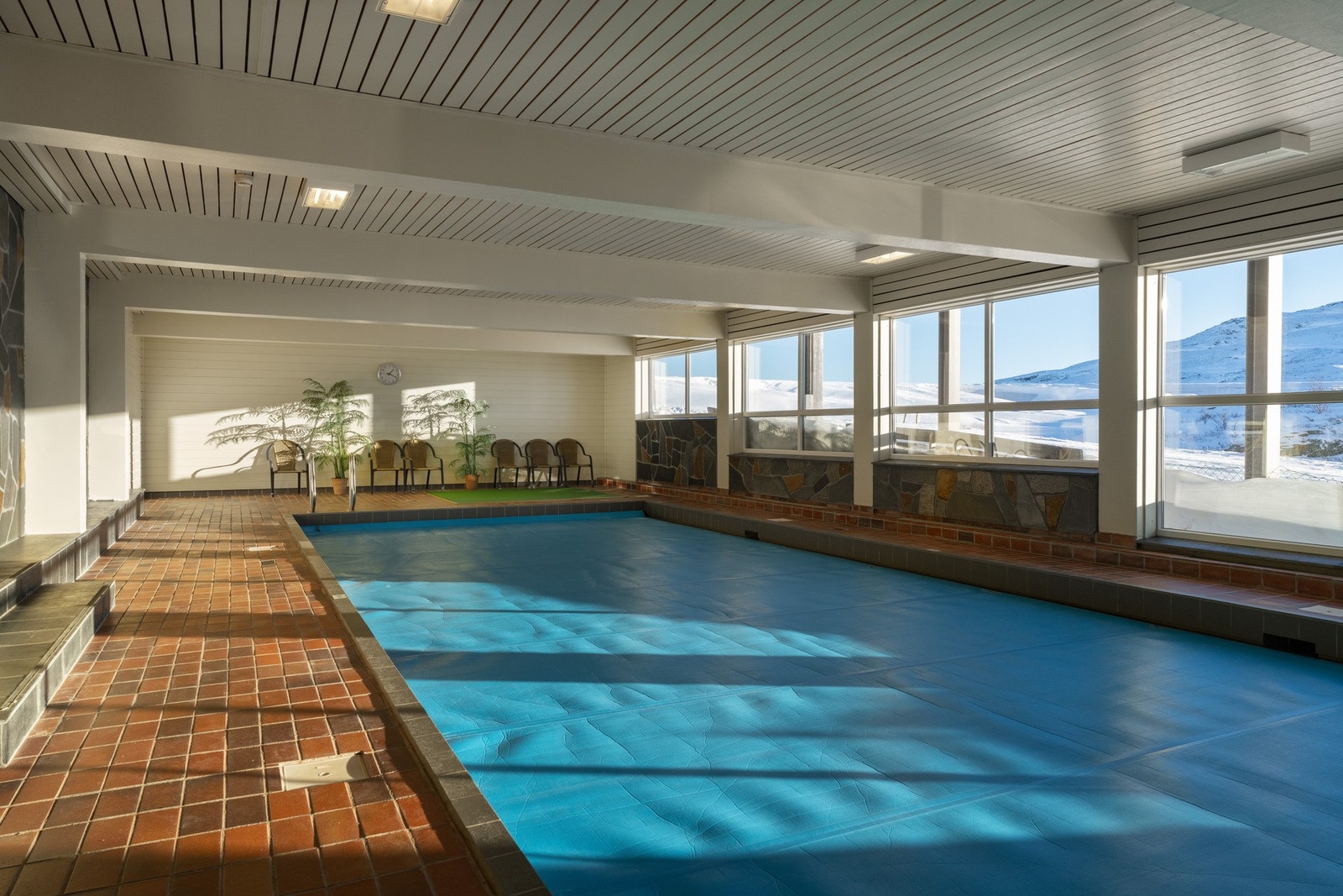 Stort badebasseng. Perfekt for små og store! Her kan en avslappende helg nytes! Galleribilde