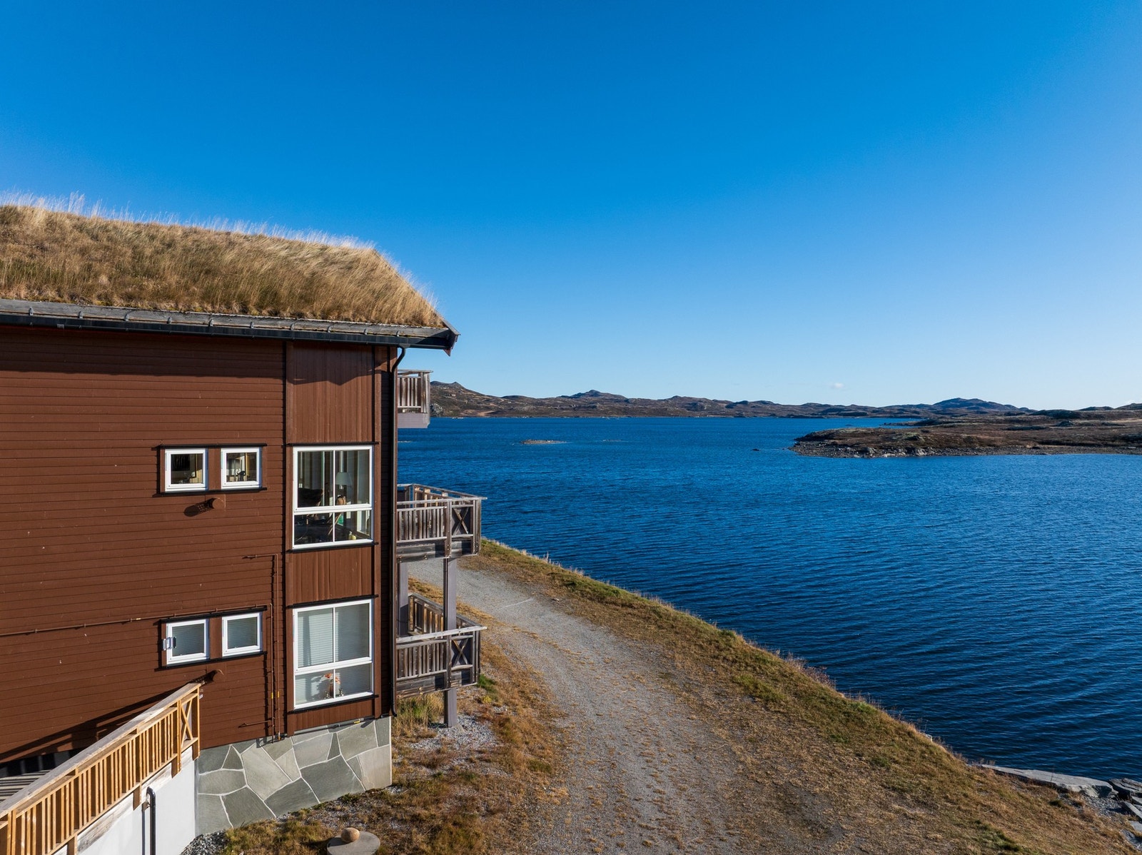 Leiligheten er en hjørneleilighet som ligger i 2. og 3.etasje. Galleribilde