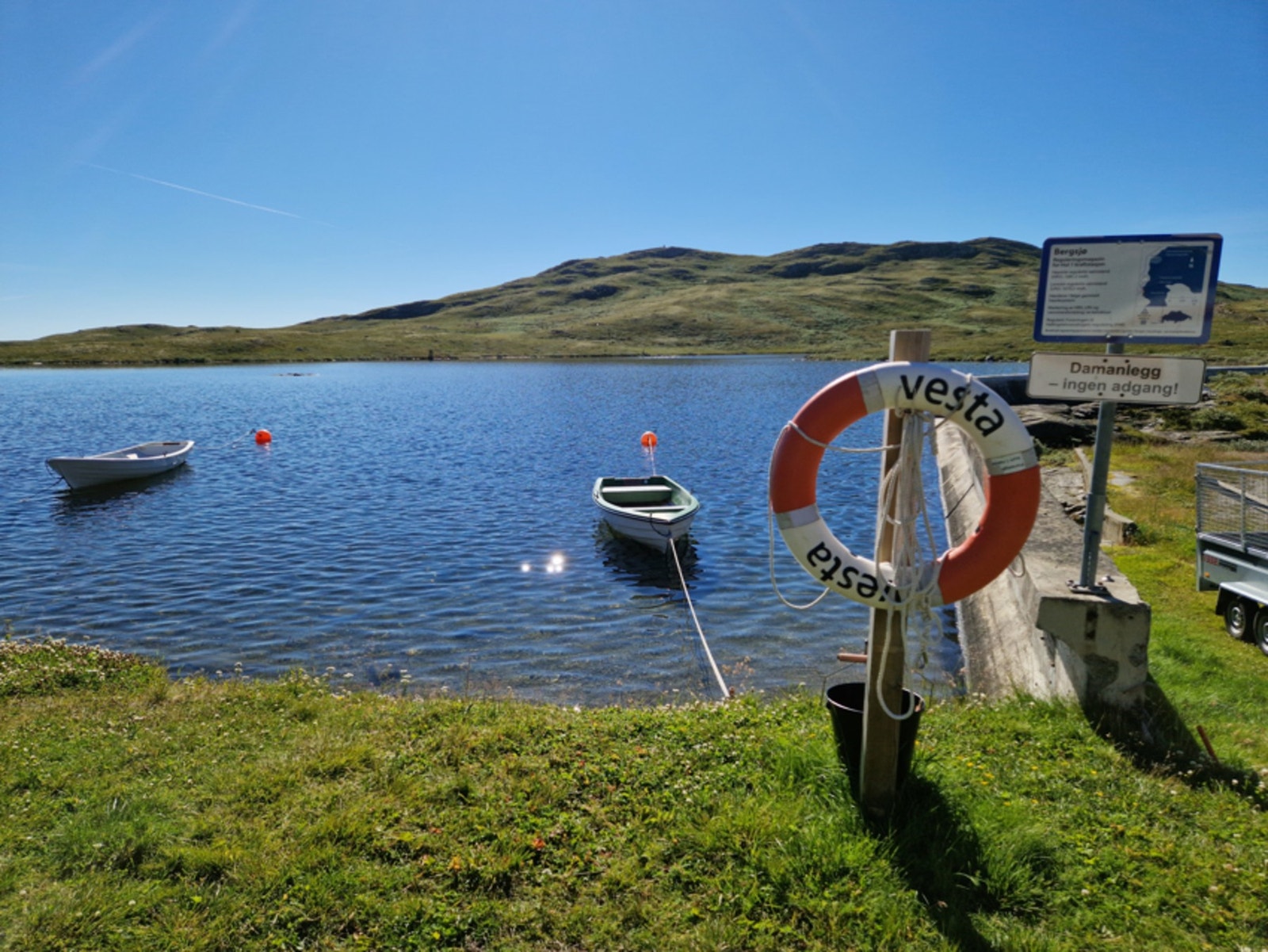 Sameiet har to robåter som kan lånes for å nyte båtlivet på sommeren. Galleribilde