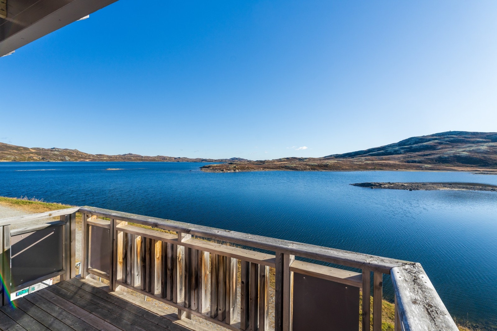 Upåklagelig utsikt fra balkongen i 3.etasje. Galleribilde